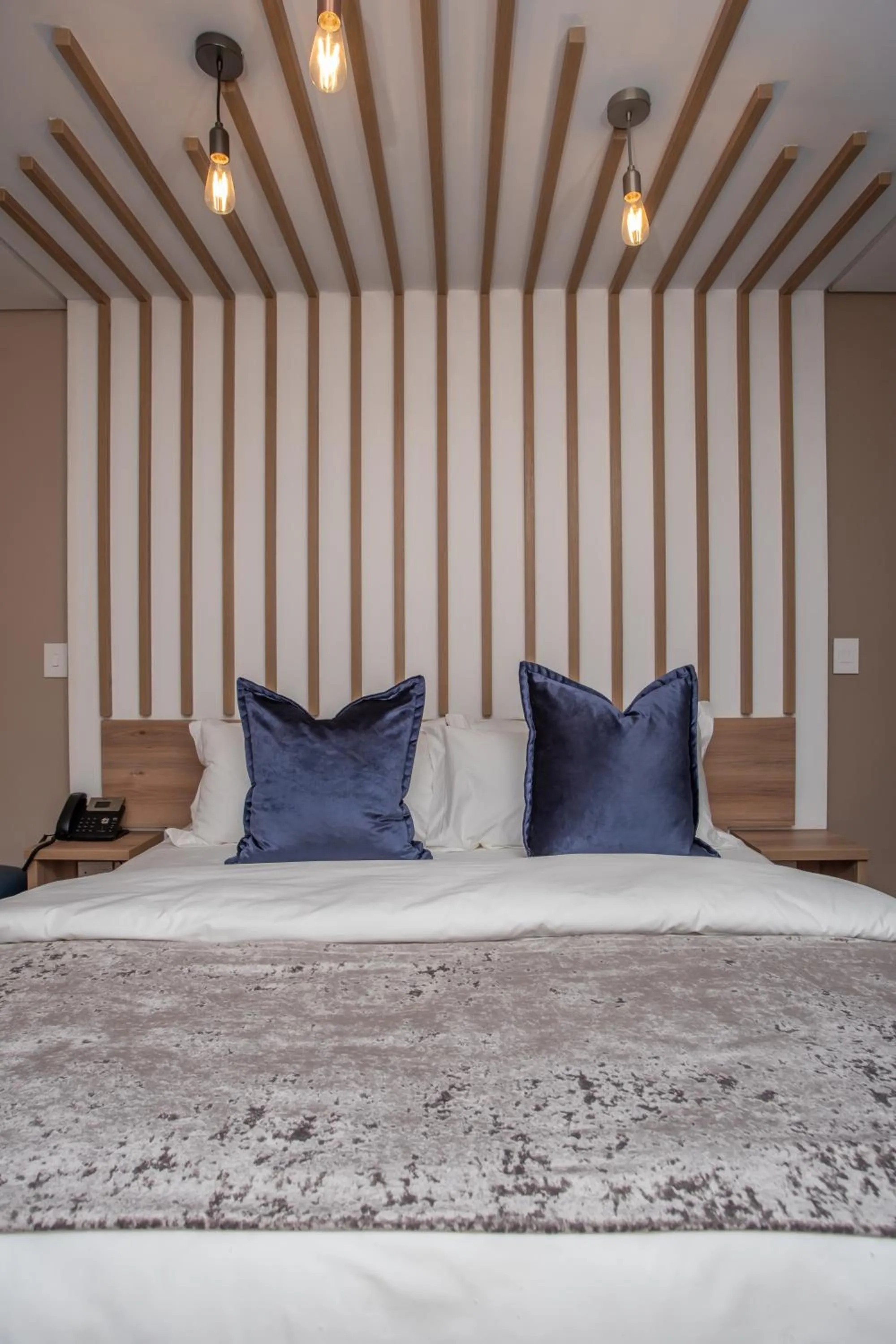 Bed in LOCH LOGAN HOTEL