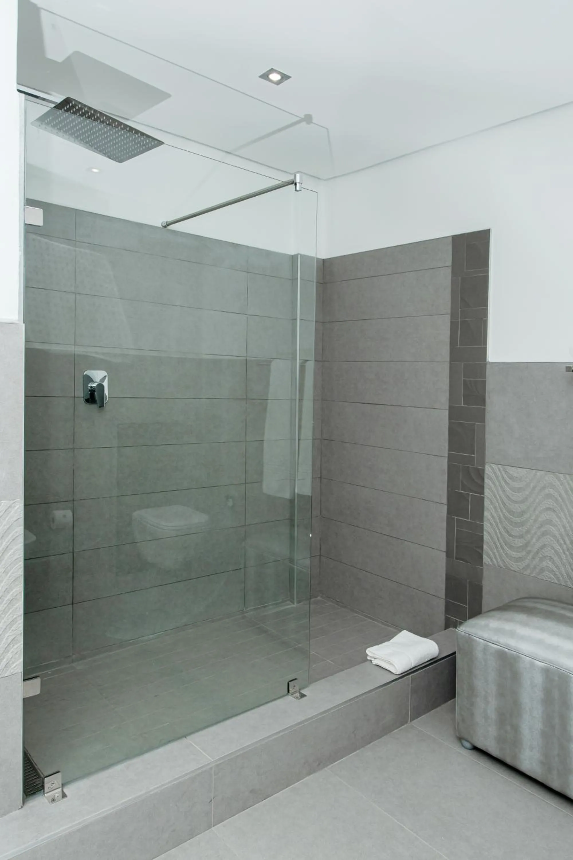 Shower in LOCH LOGAN HOTEL