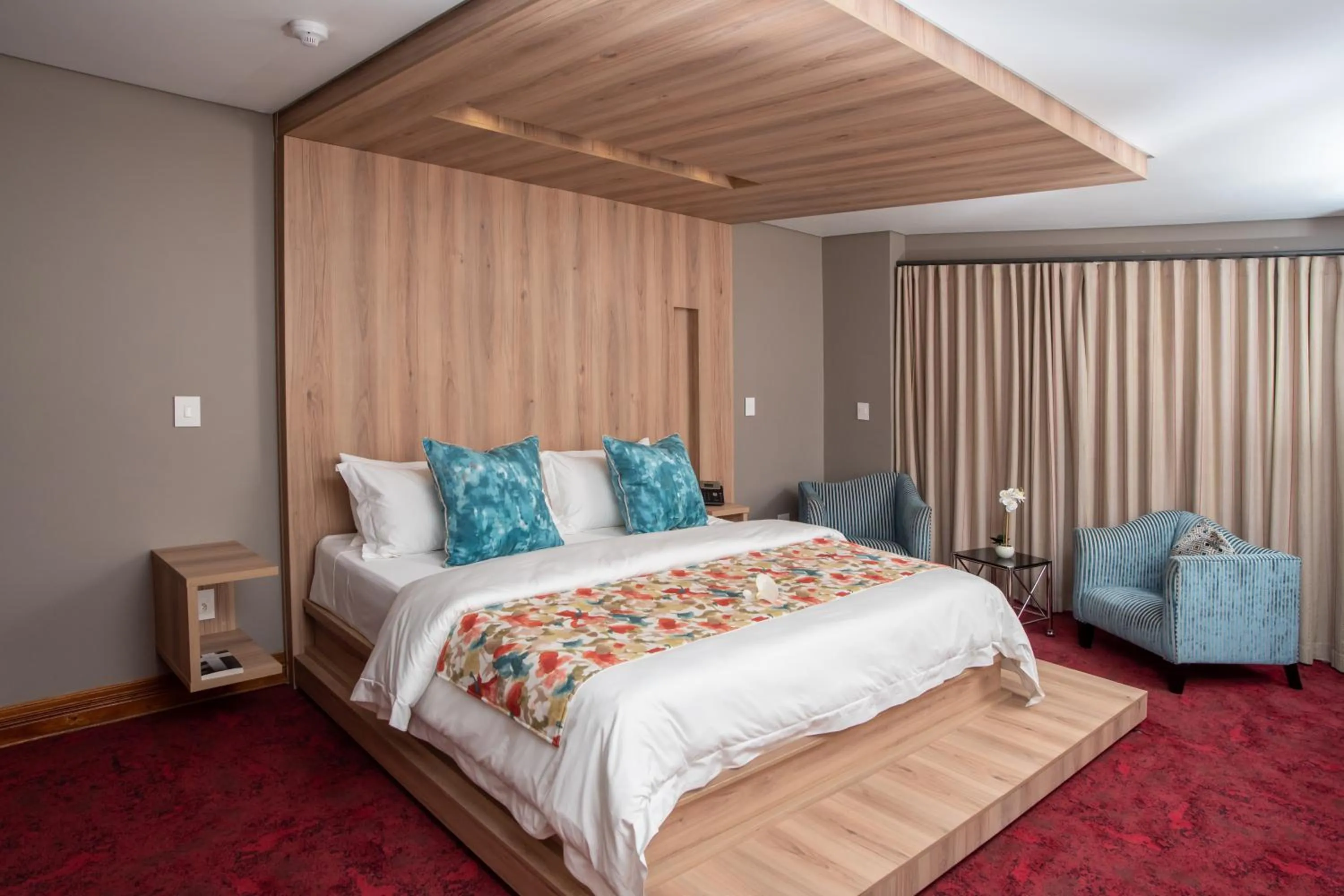 Bed in LOCH LOGAN HOTEL