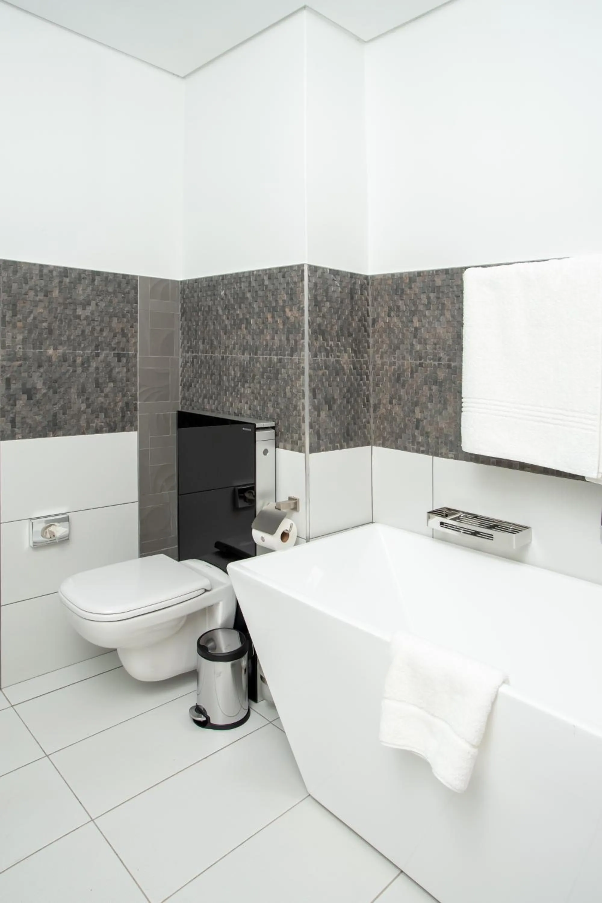 Toilet in LOCH LOGAN HOTEL