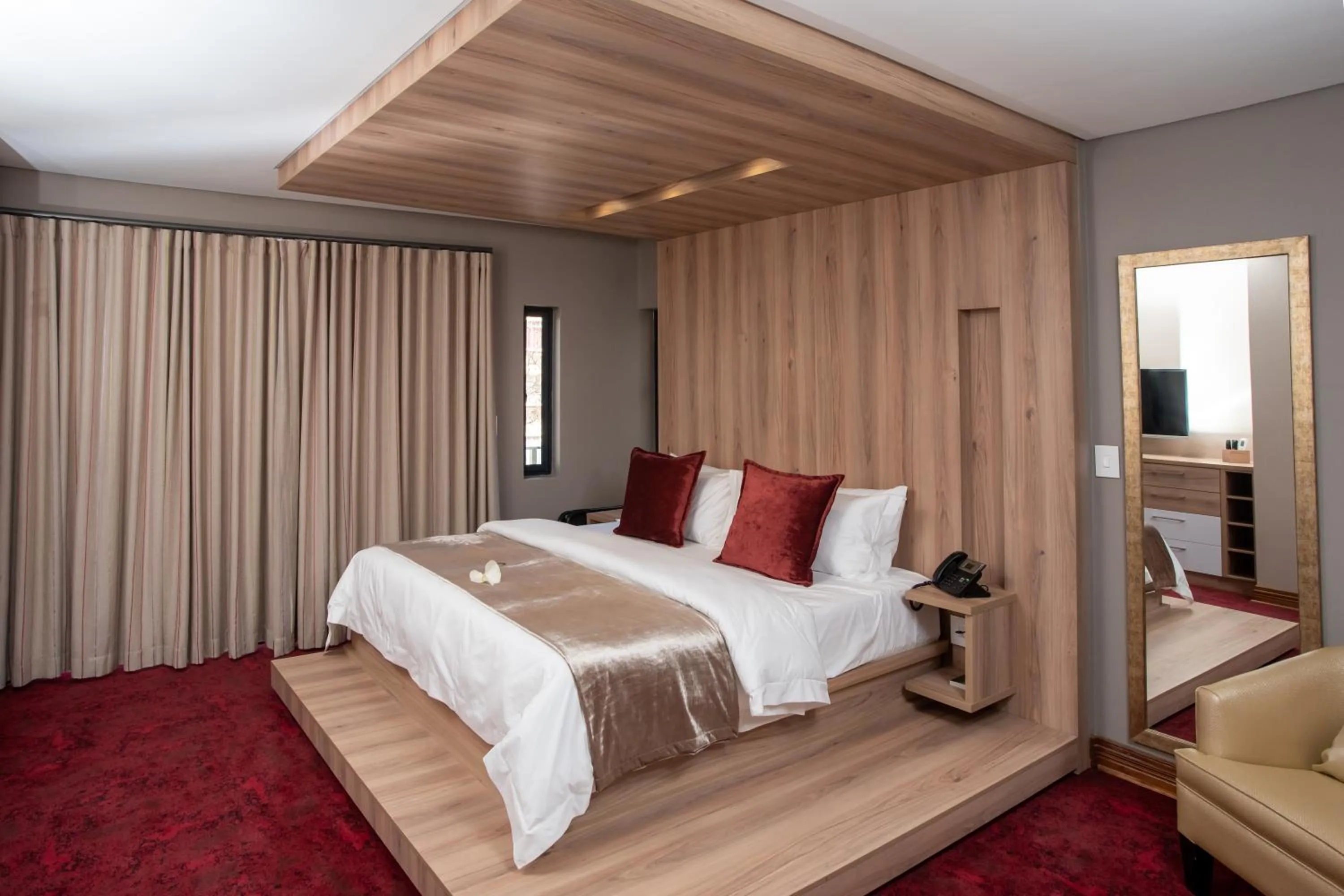 Bed in LOCH LOGAN HOTEL