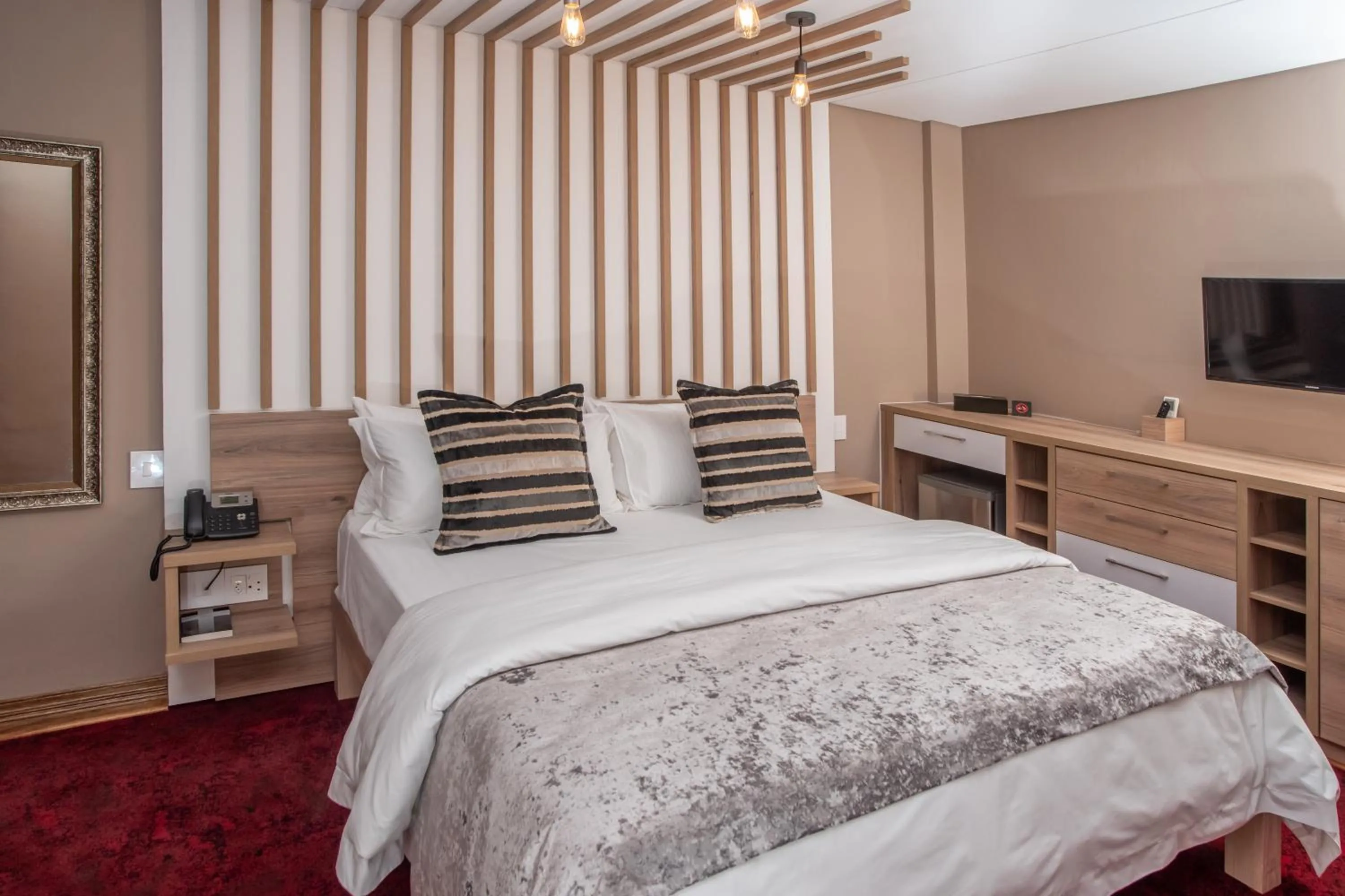 Bed in LOCH LOGAN HOTEL