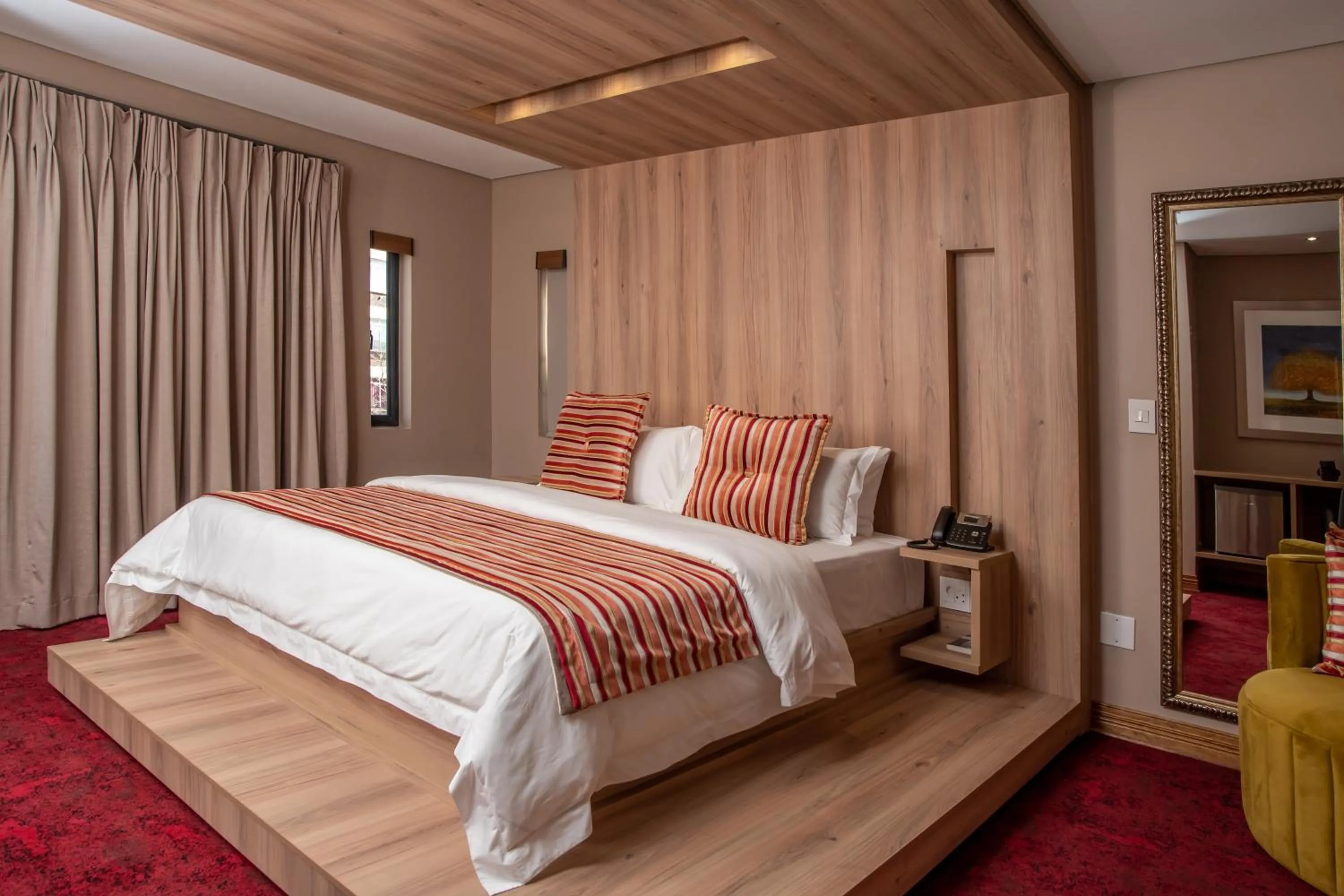 Bed in LOCH LOGAN HOTEL