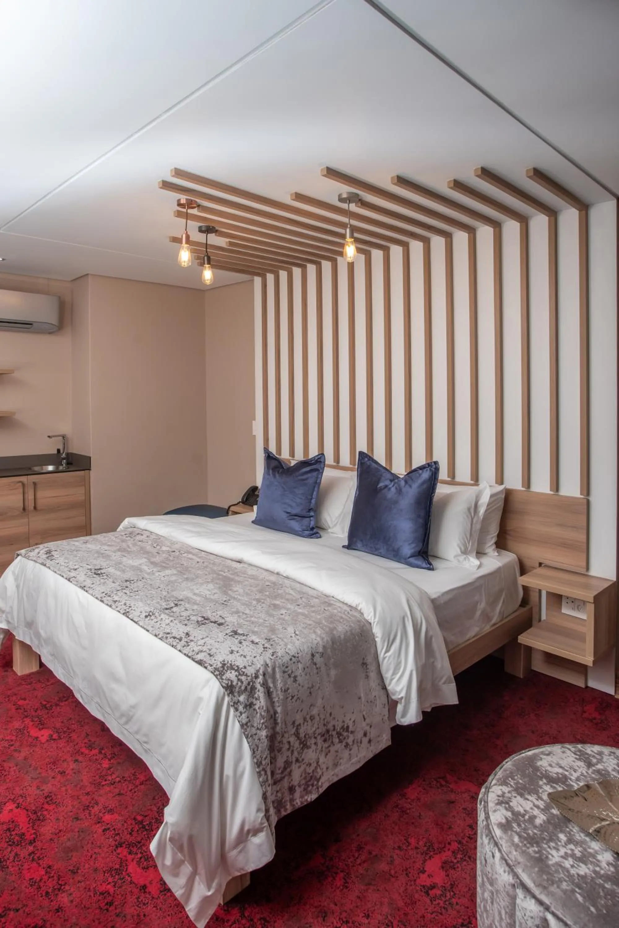 Bed in LOCH LOGAN HOTEL