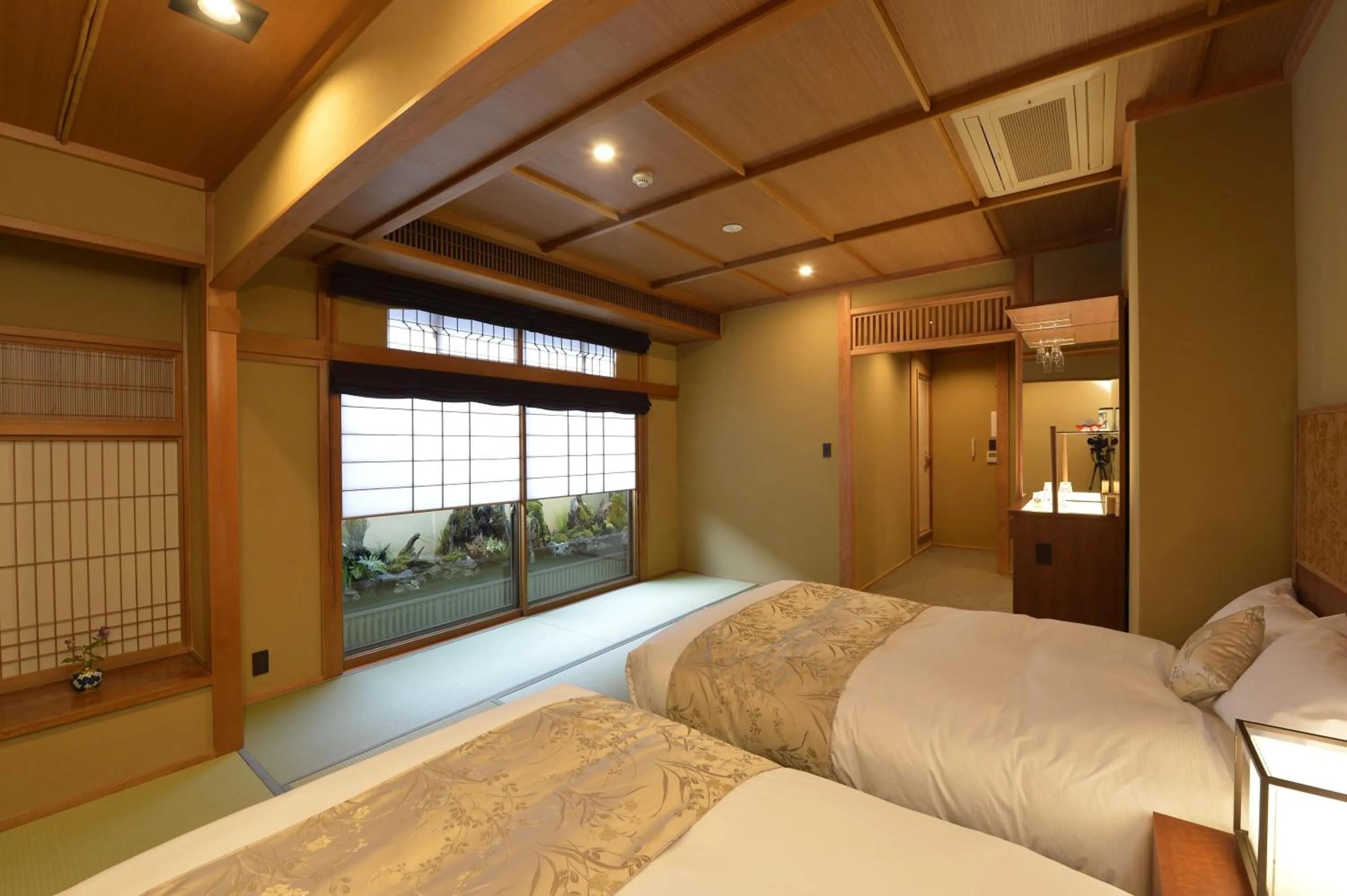 Photo of the whole room, Bed in Gion Oyado Kikutani