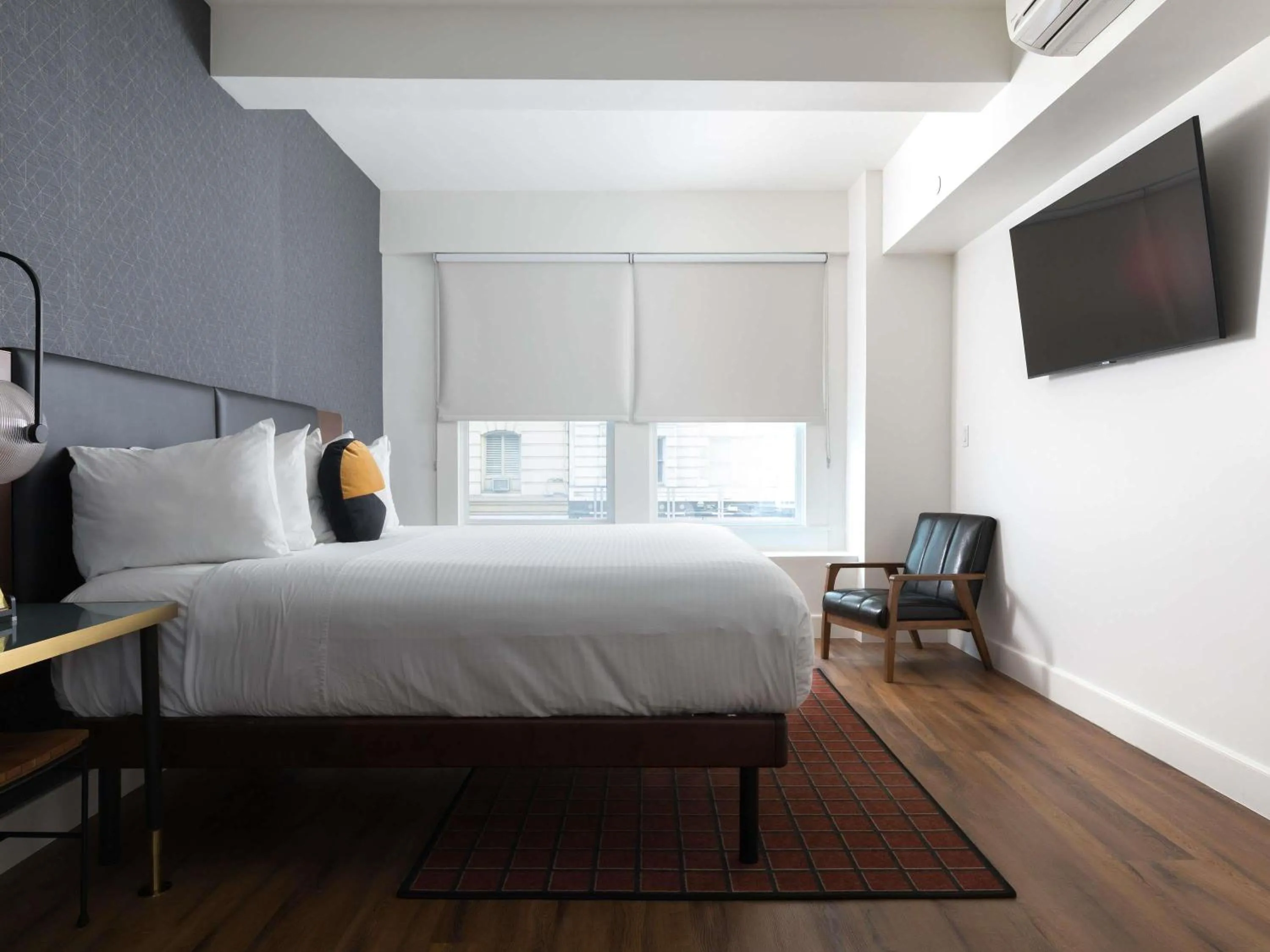 Bedroom, Bed in Hotel Stratford San Francisco - Handwritten Collection