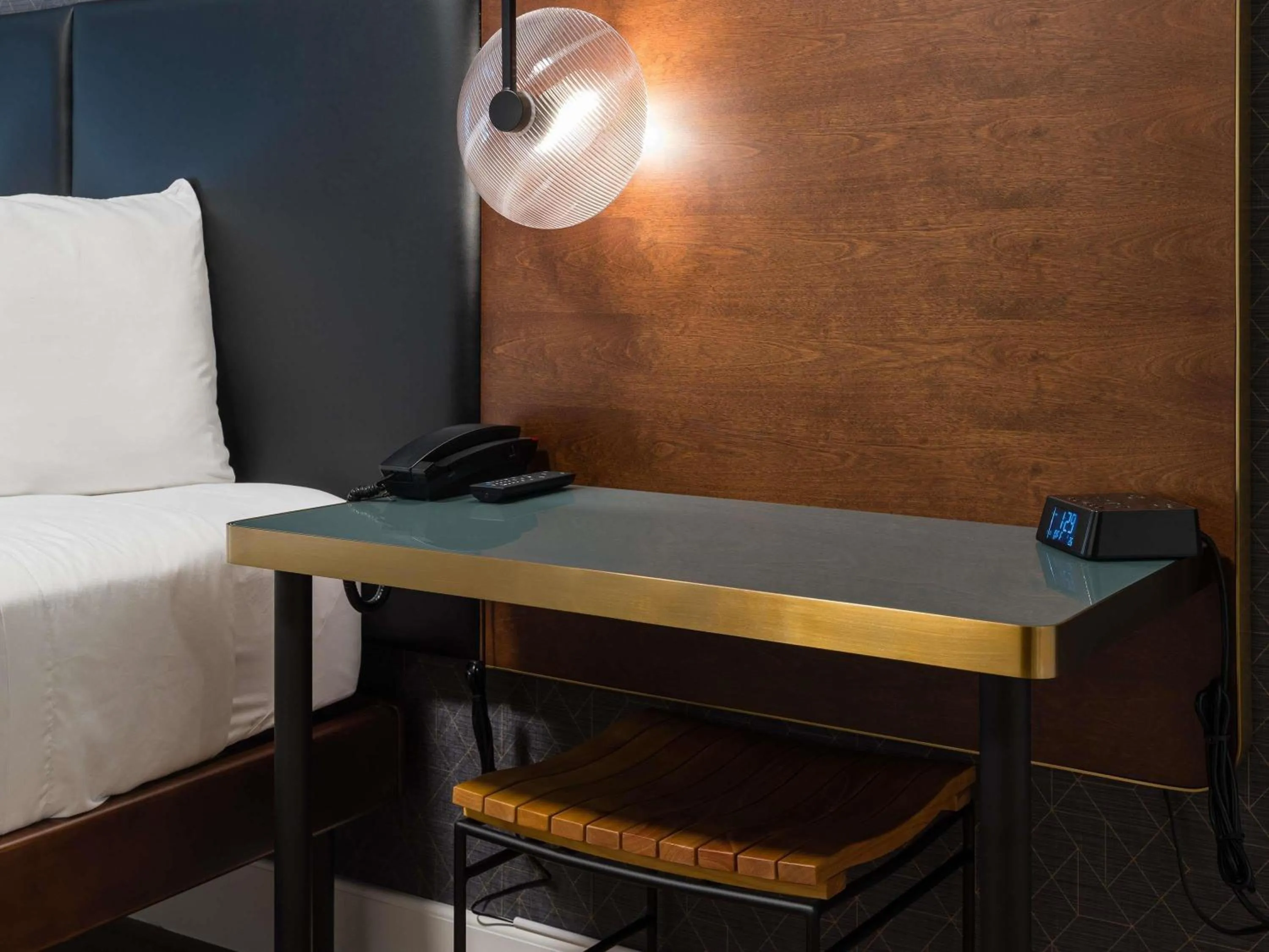 Bedroom in Hotel Stratford San Francisco - Handwritten Collection