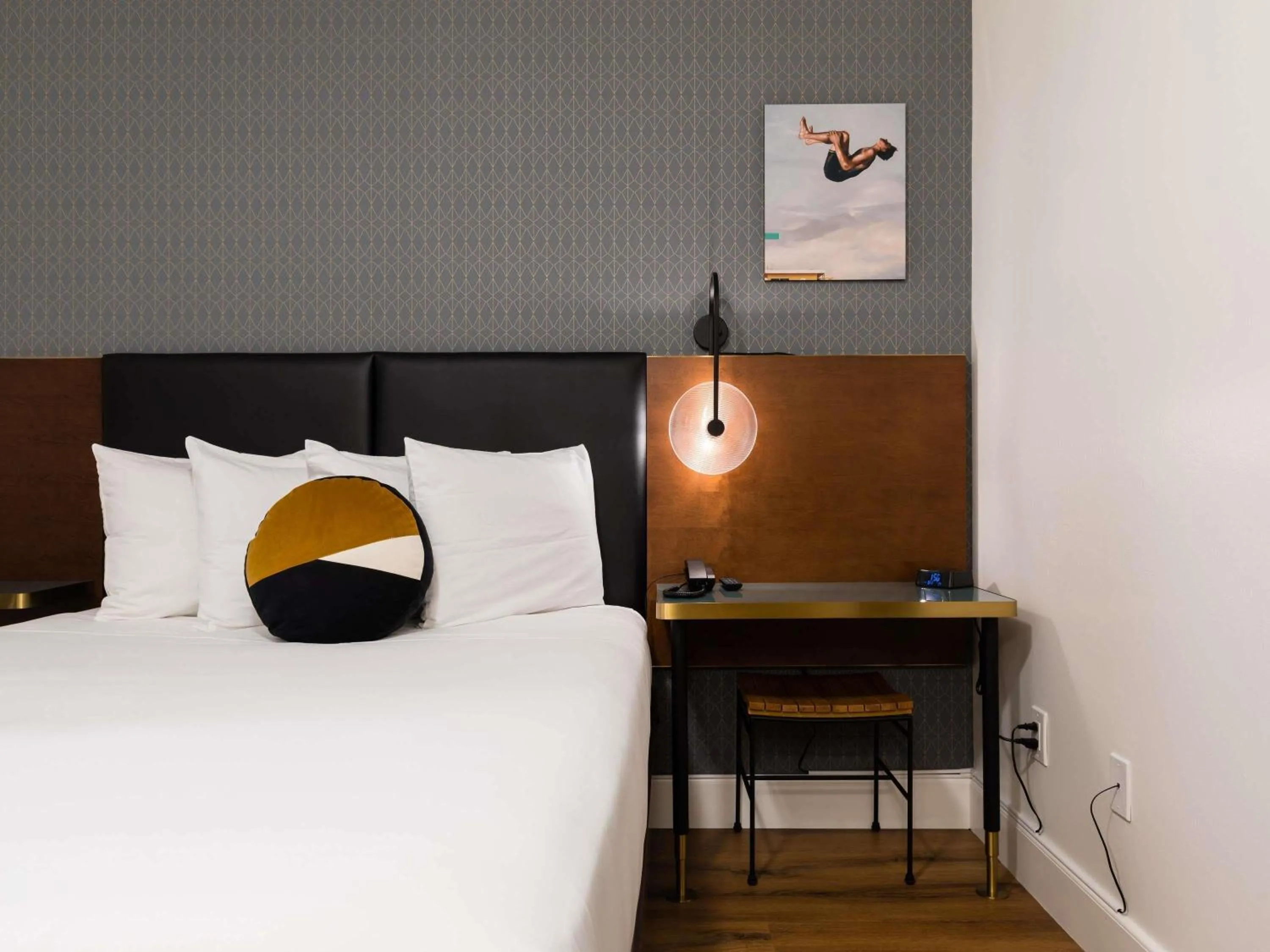 Bedroom, Bed in Hotel Stratford San Francisco - Handwritten Collection