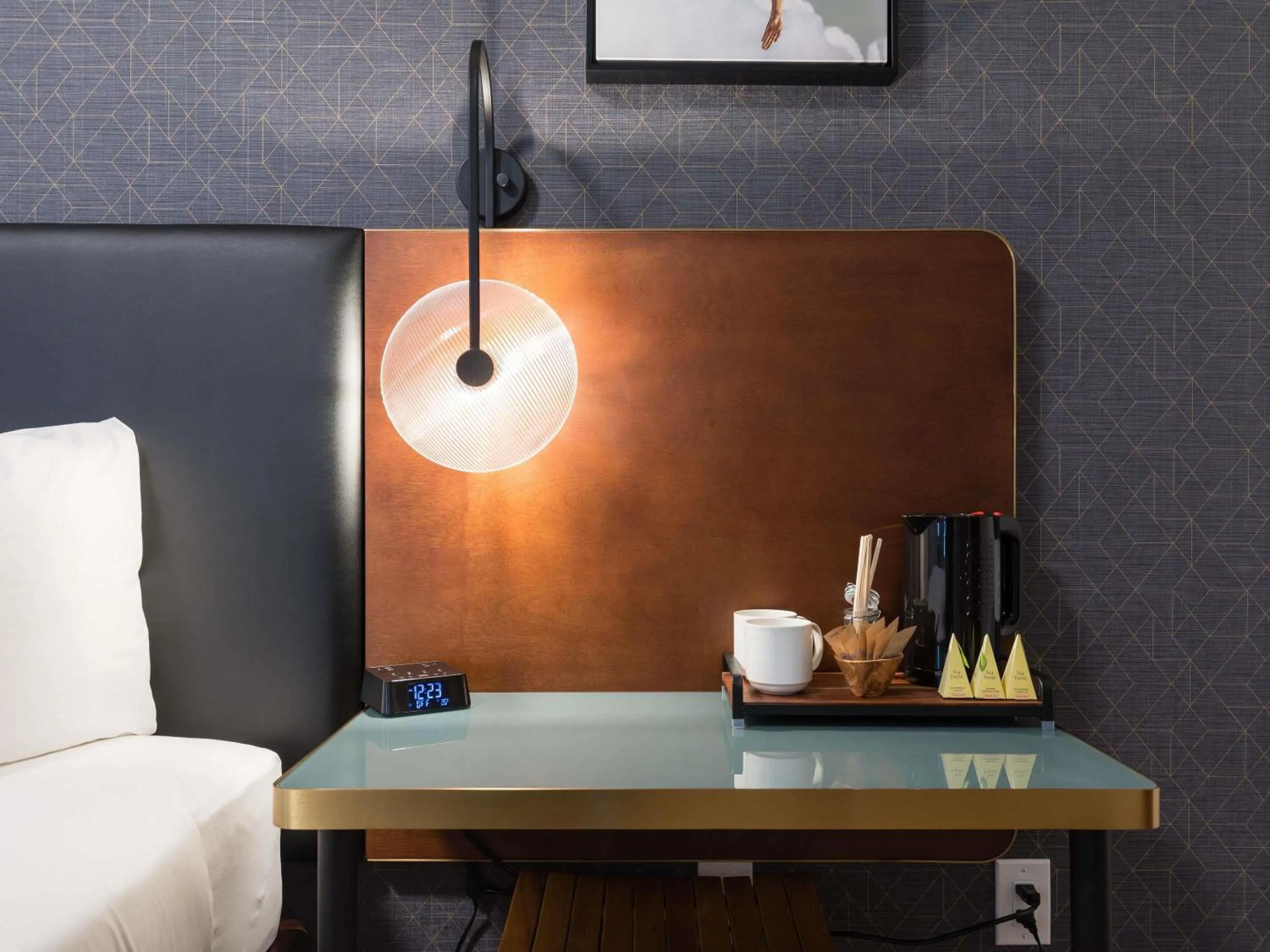 Bedroom in Hotel Stratford San Francisco - Handwritten Collection