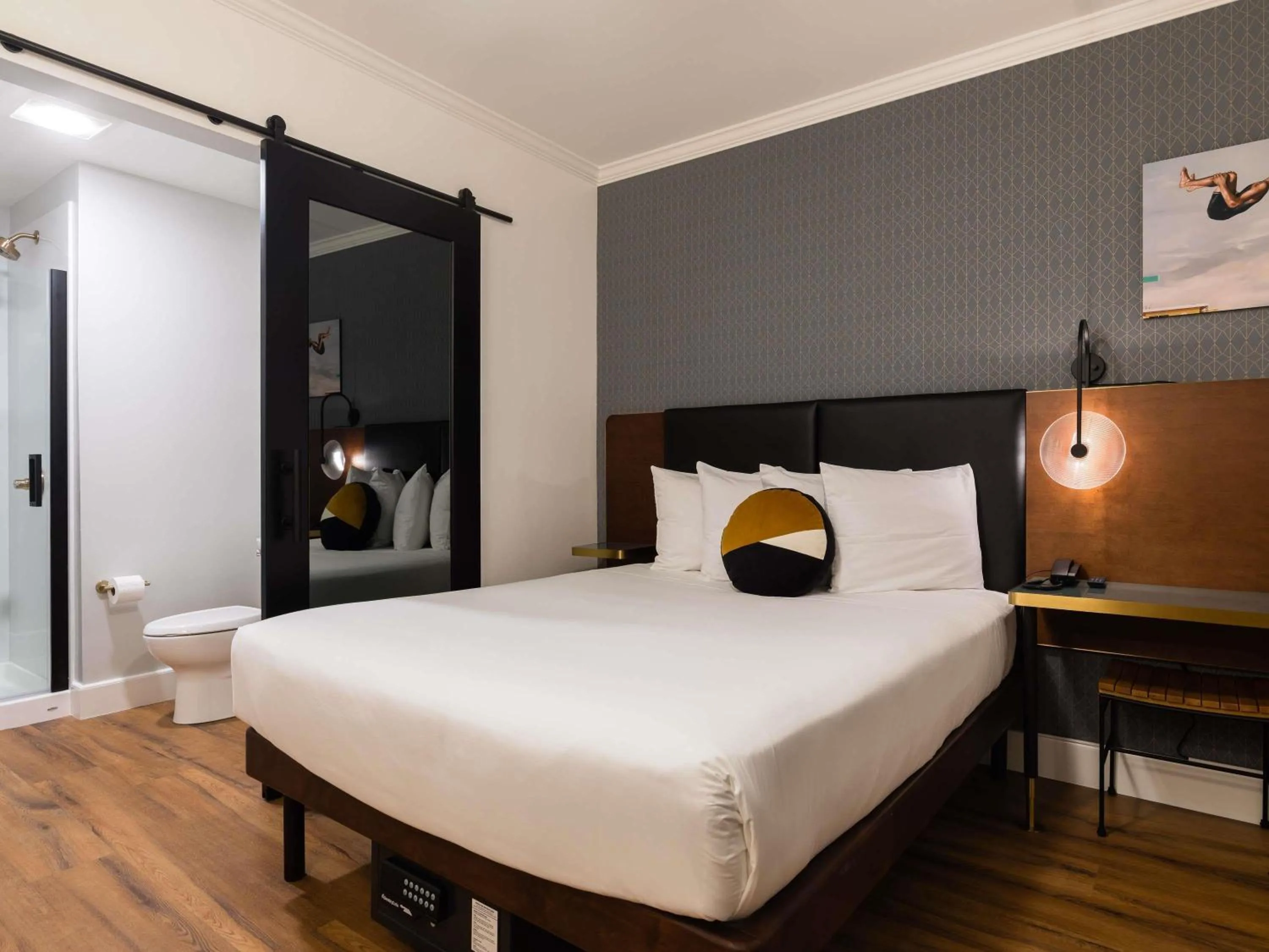 Bedroom, Bed in Hotel Stratford San Francisco - Handwritten Collection