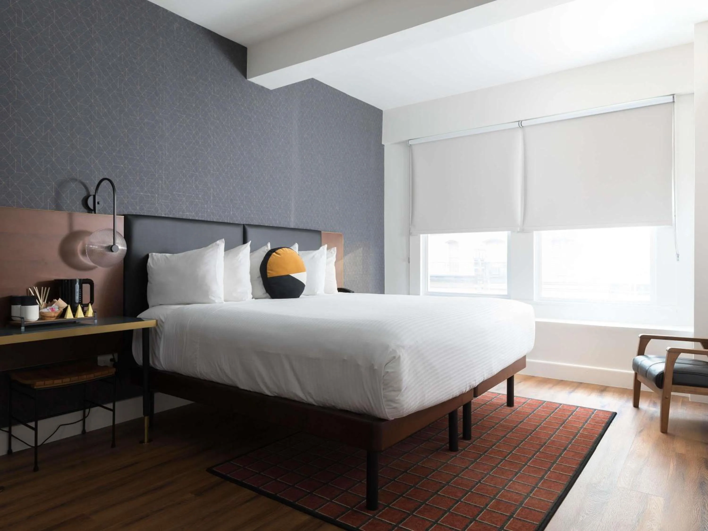 Bedroom, Bed in Hotel Stratford San Francisco - Handwritten Collection