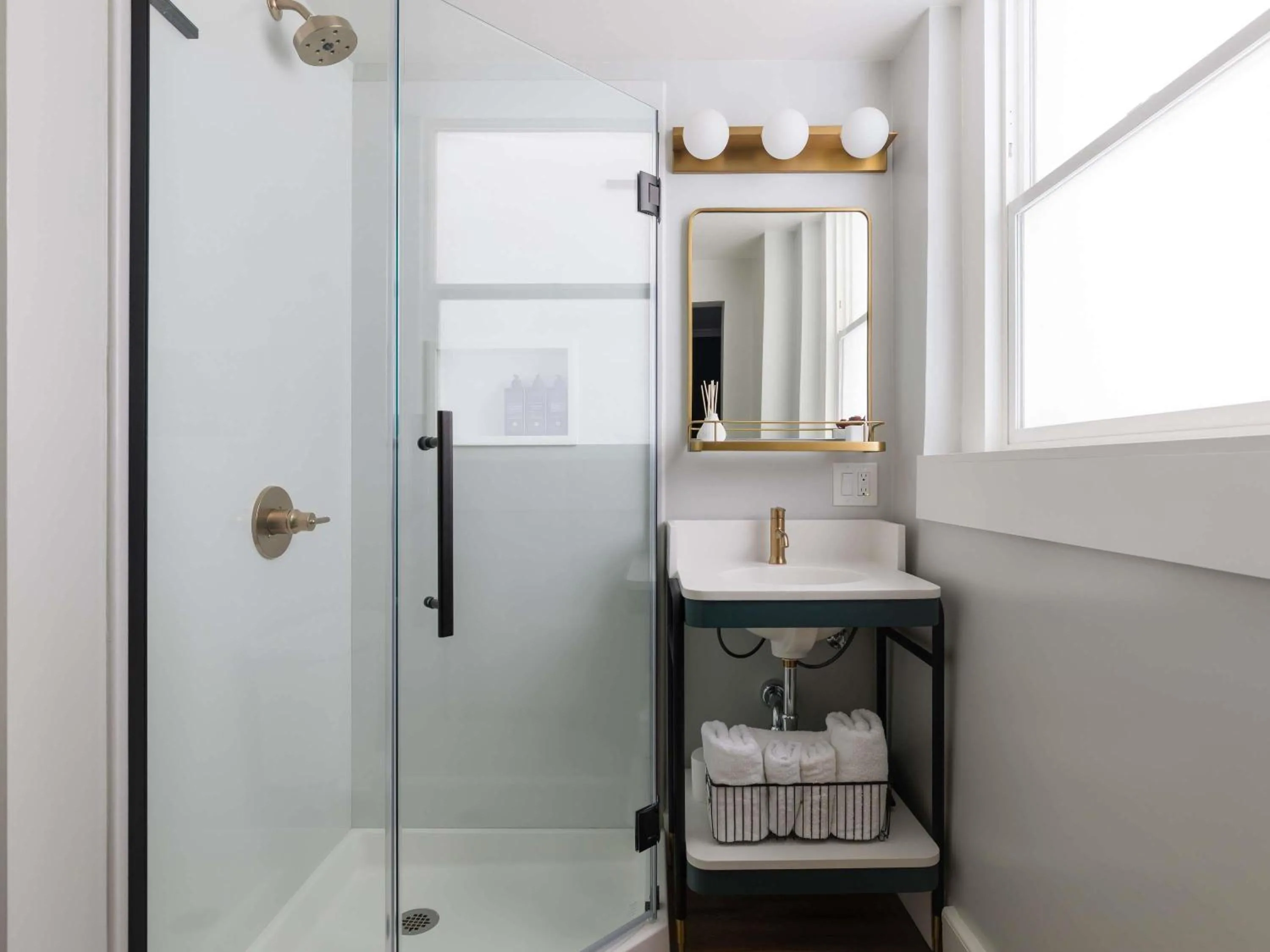 Bedroom in Hotel Stratford San Francisco - Handwritten Collection