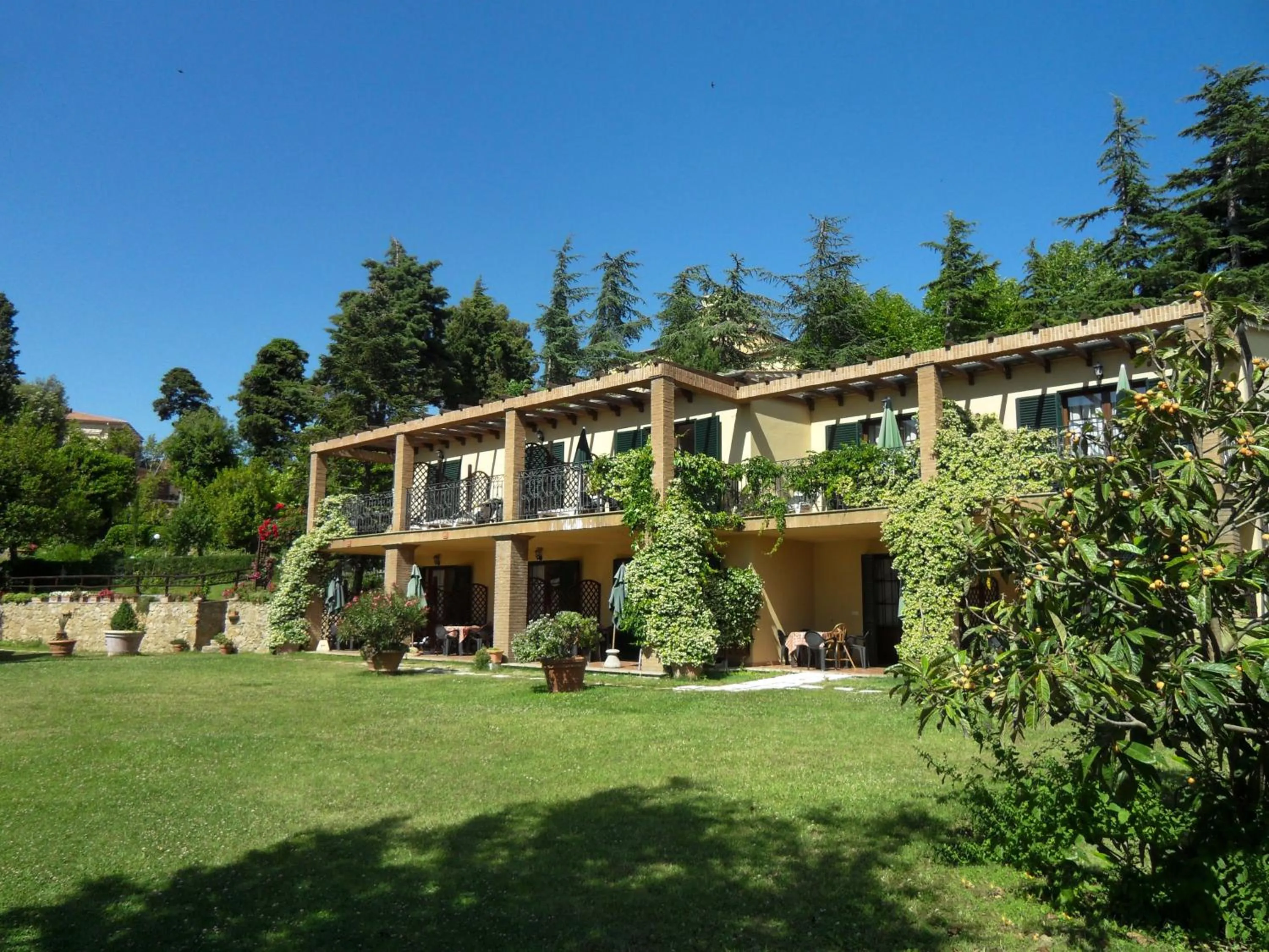 Facade/entrance in Residence Villa Elena