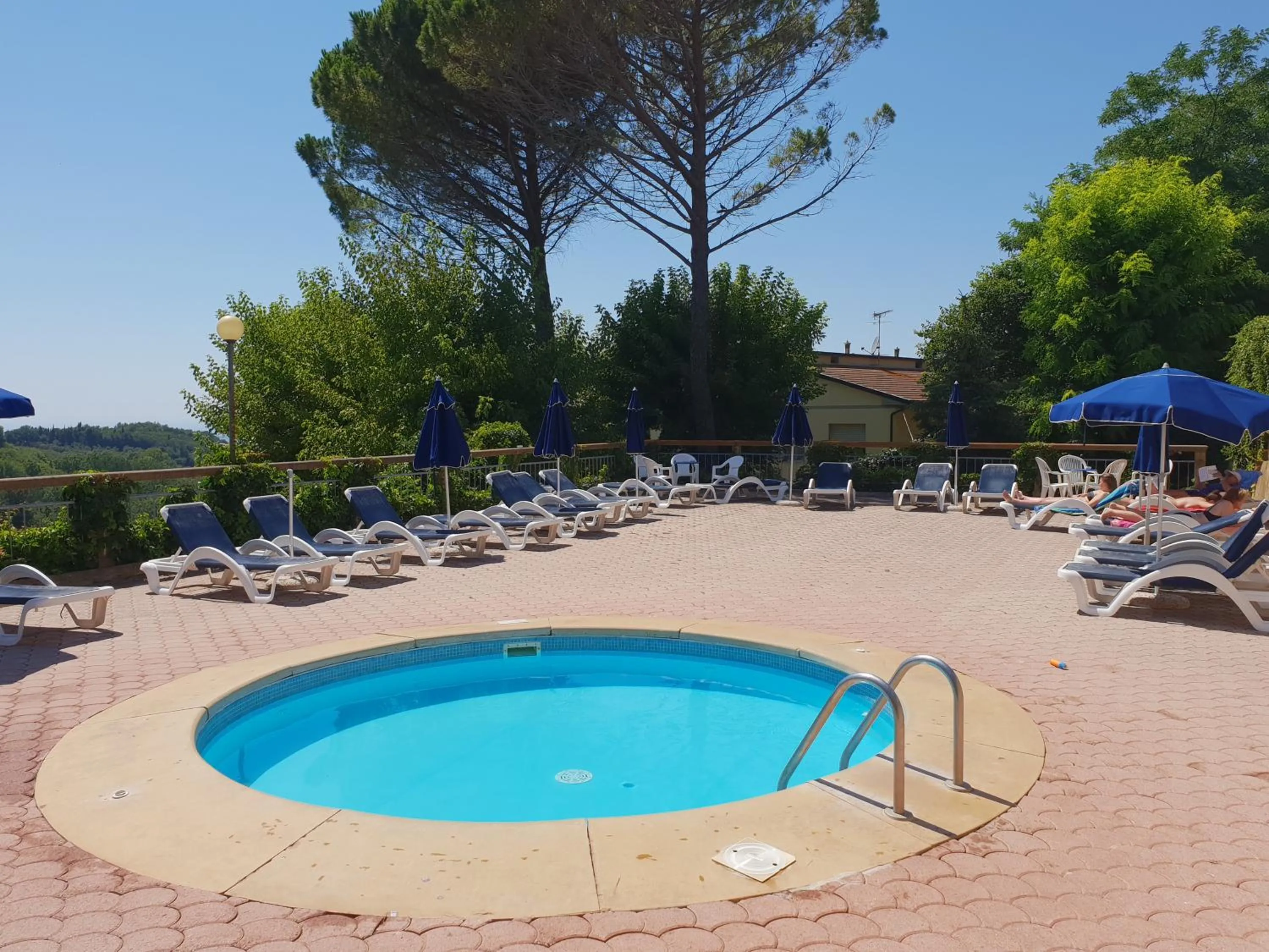 Swimming pool in Residence Villa Elena
