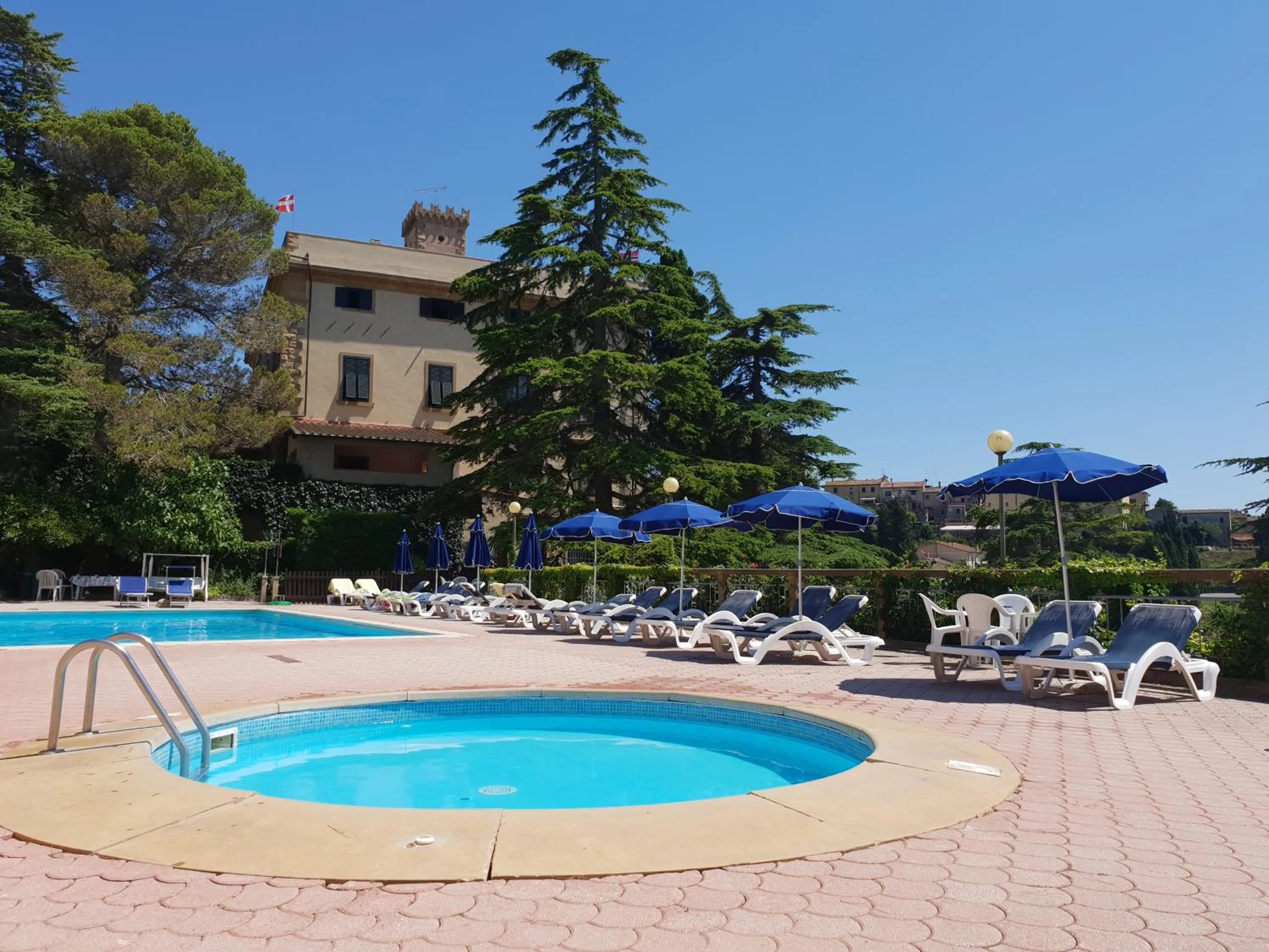 Swimming pool in Residence Villa Elena