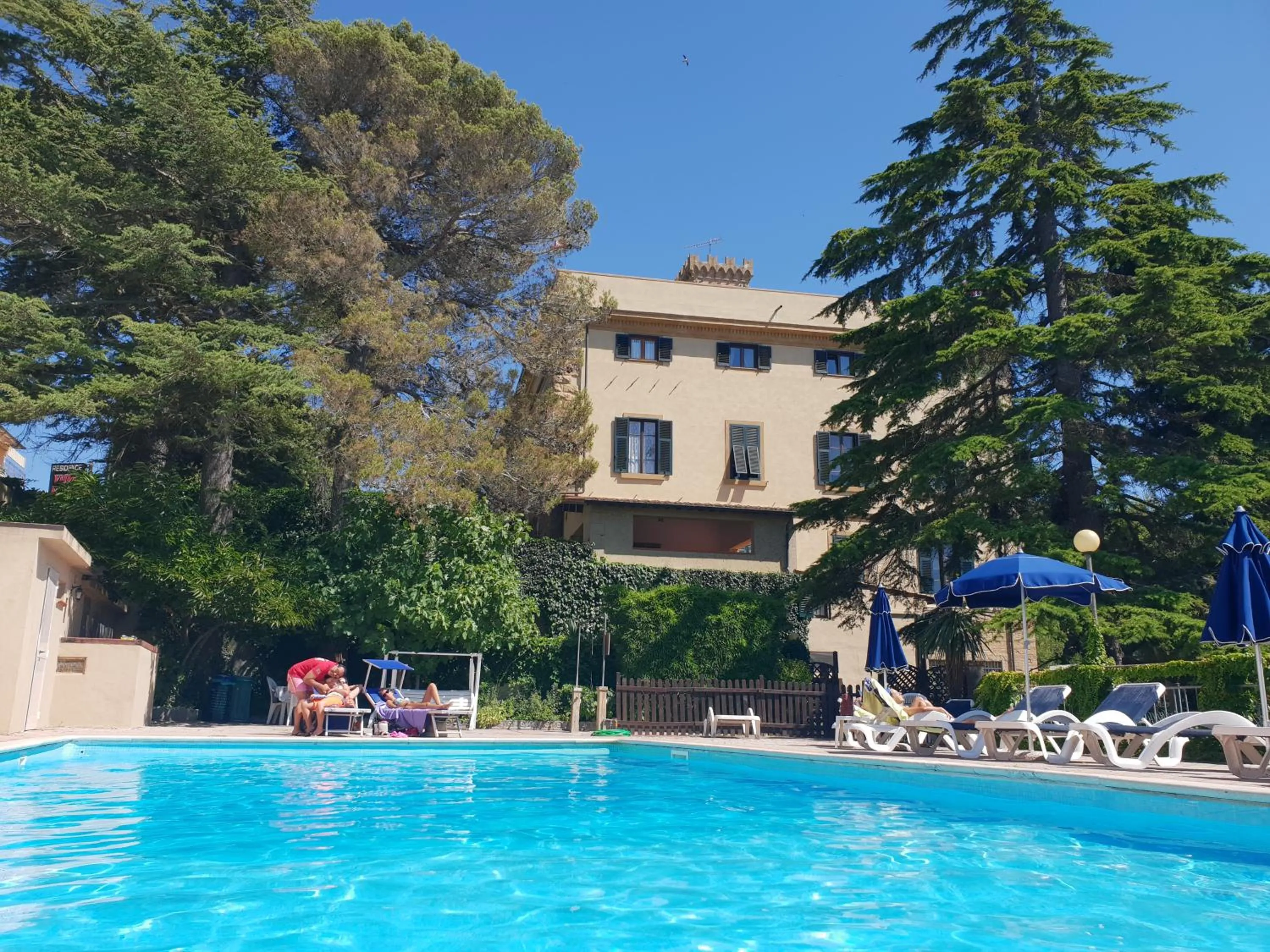 Swimming pool in Residence Villa Elena