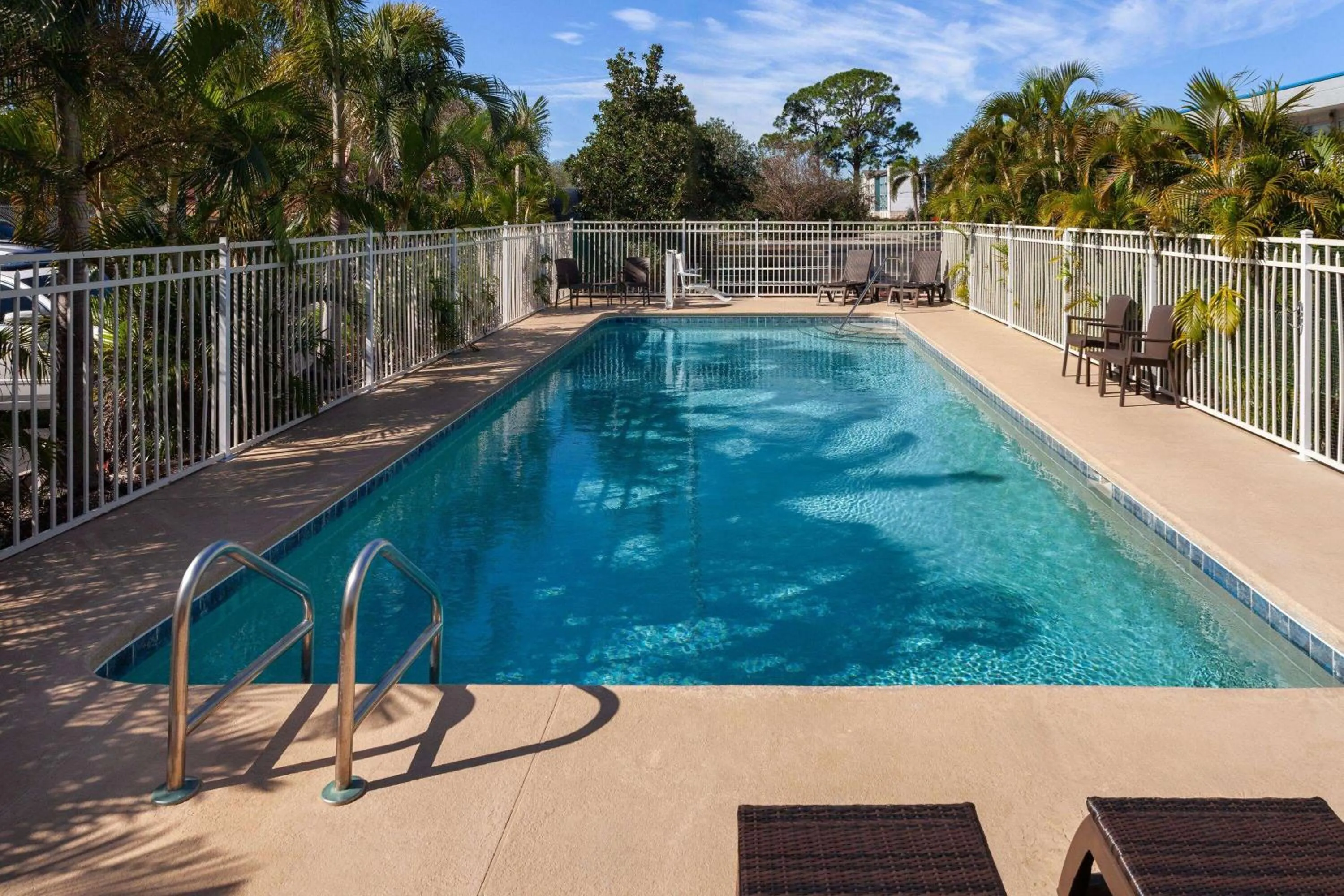 Pool view in Days Inn by Wyndham Melbourne