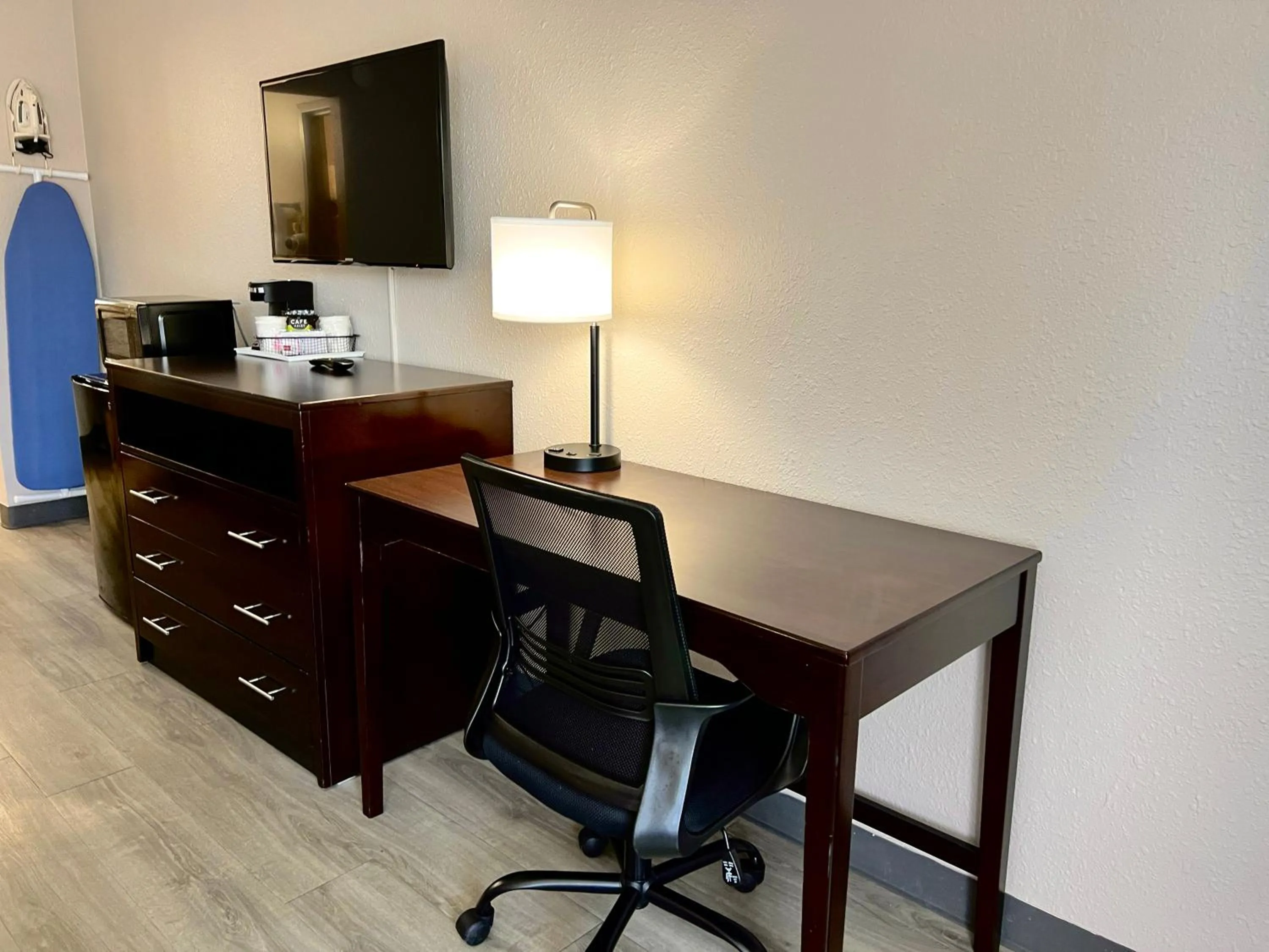 hair dresser in Days Inn by Wyndham Melbourne