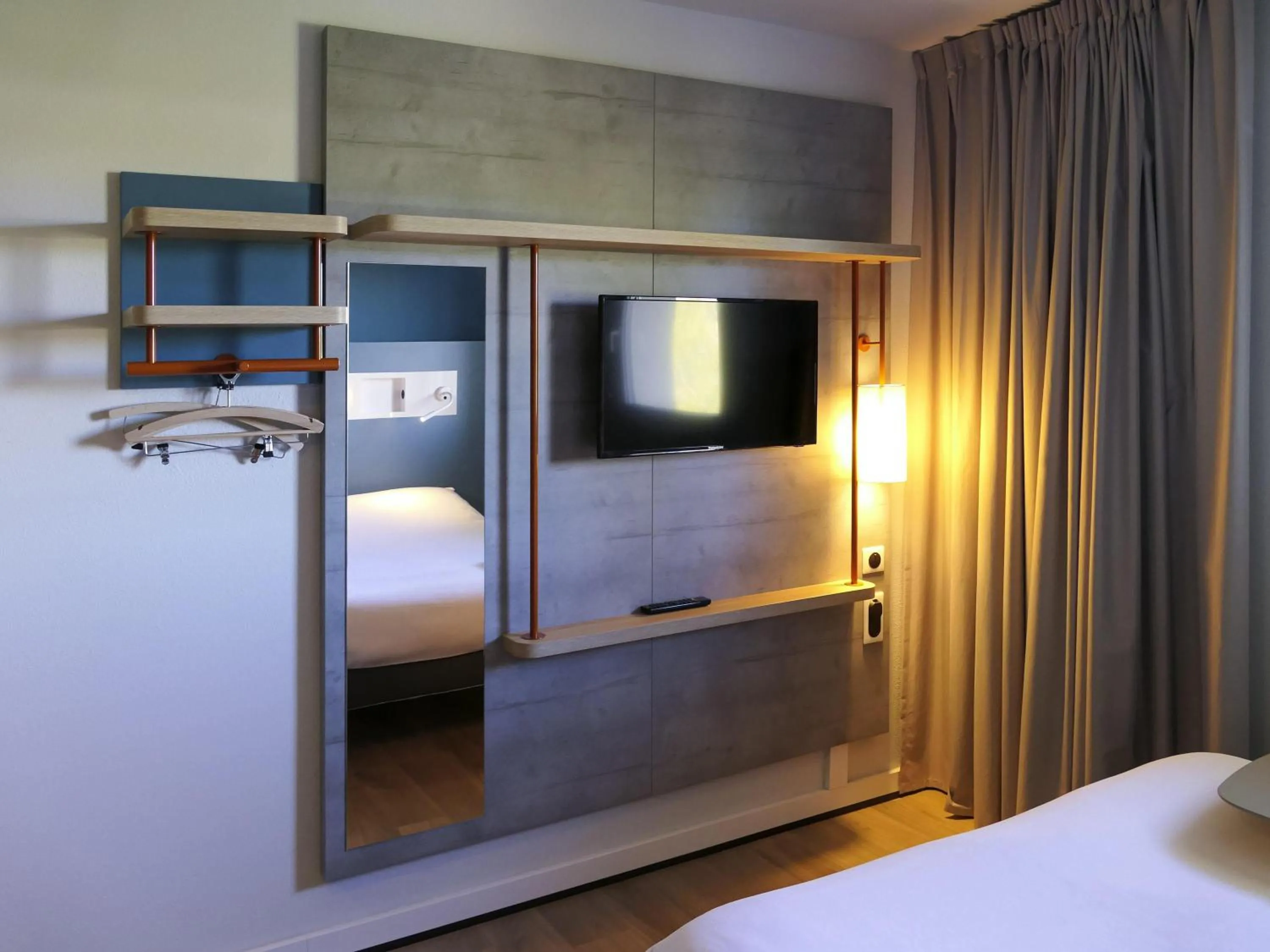 Bedroom, Bed in Ibis Budget Perigueux Boulazac