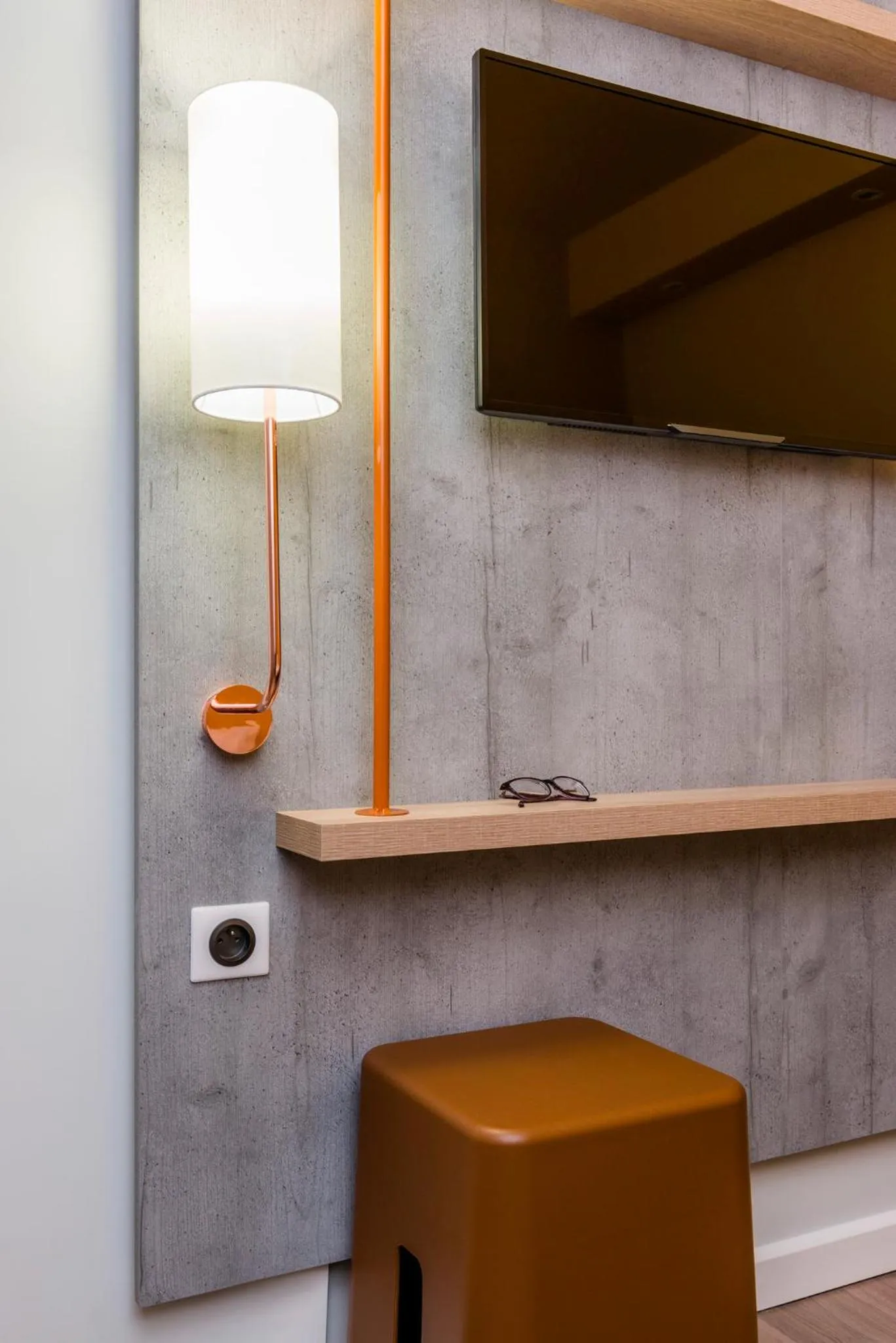 Decorative detail in Ibis Budget Perigueux Boulazac