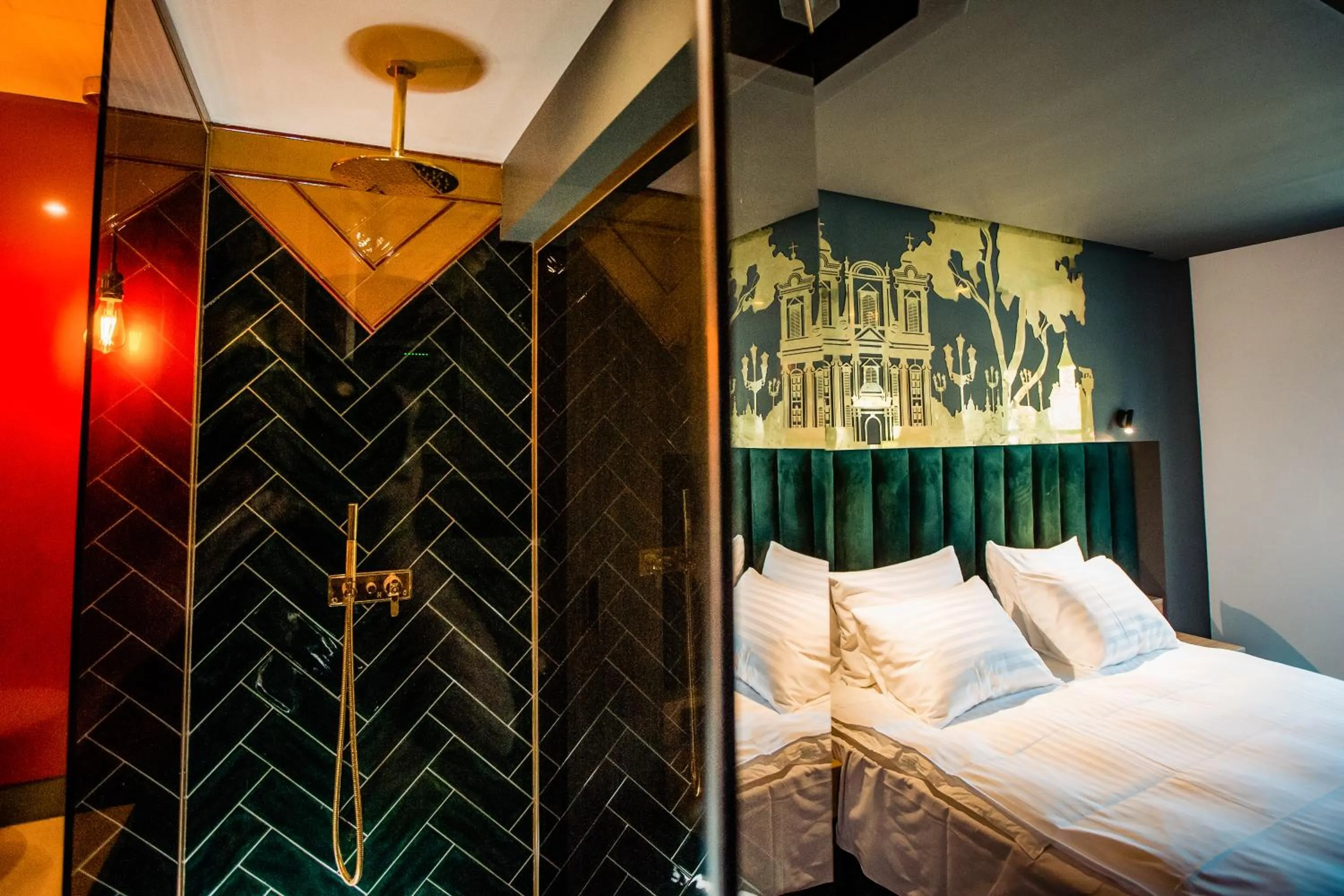 Photo of the whole room, Bed in Mercure Timisoara