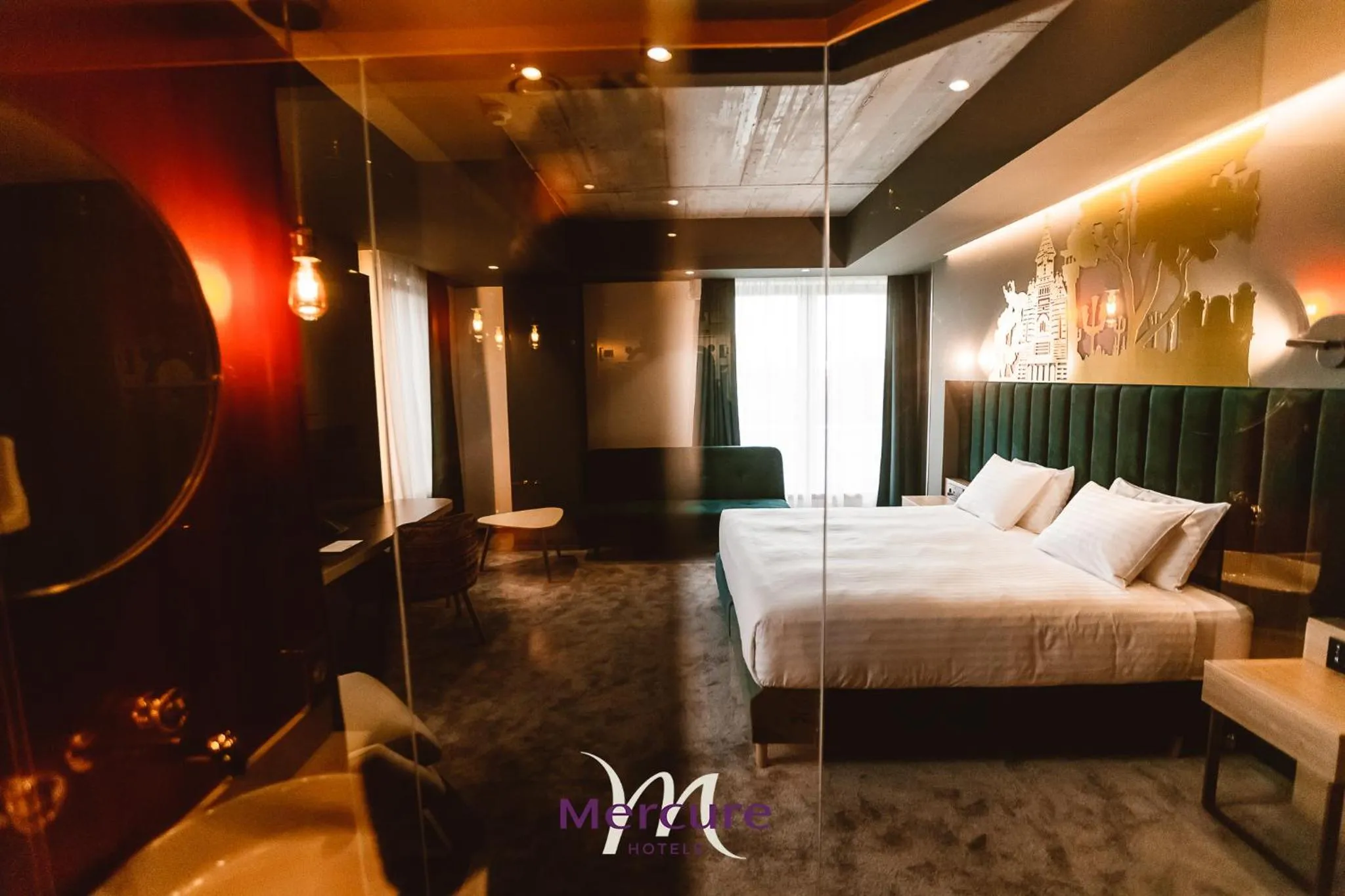 Photo of the whole room, Bed in Mercure Timisoara