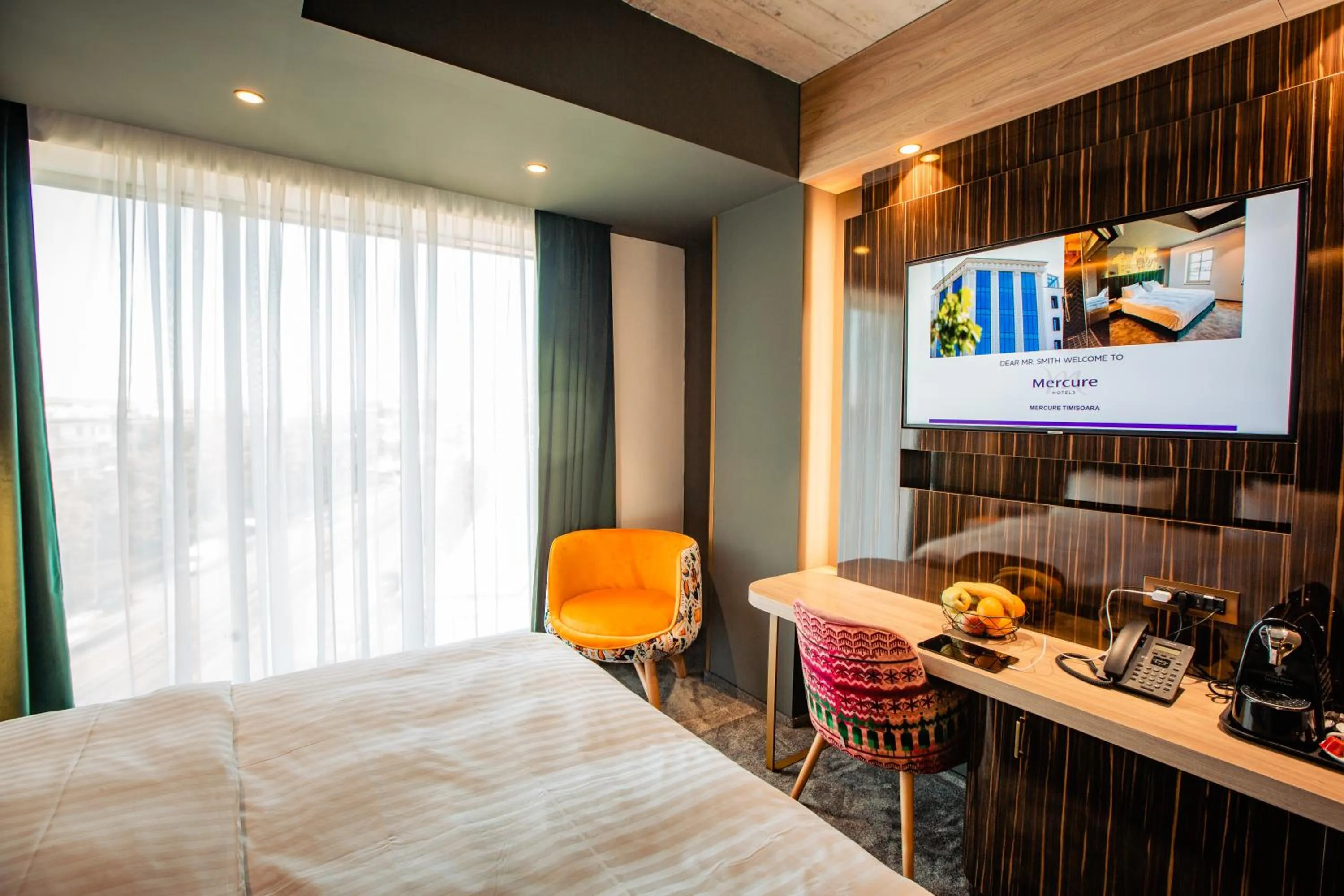 Photo of the whole room, Bed in Mercure Timisoara