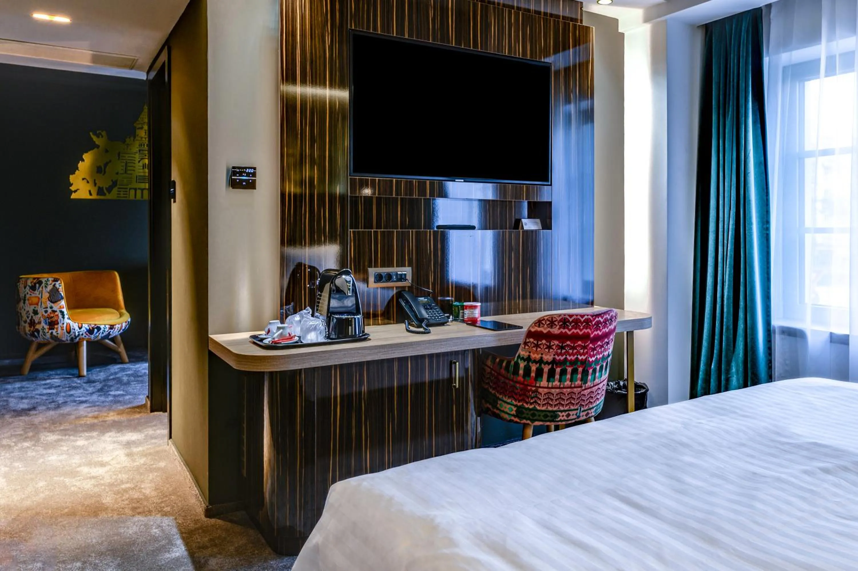 Photo of the whole room, Bed in Mercure Timisoara