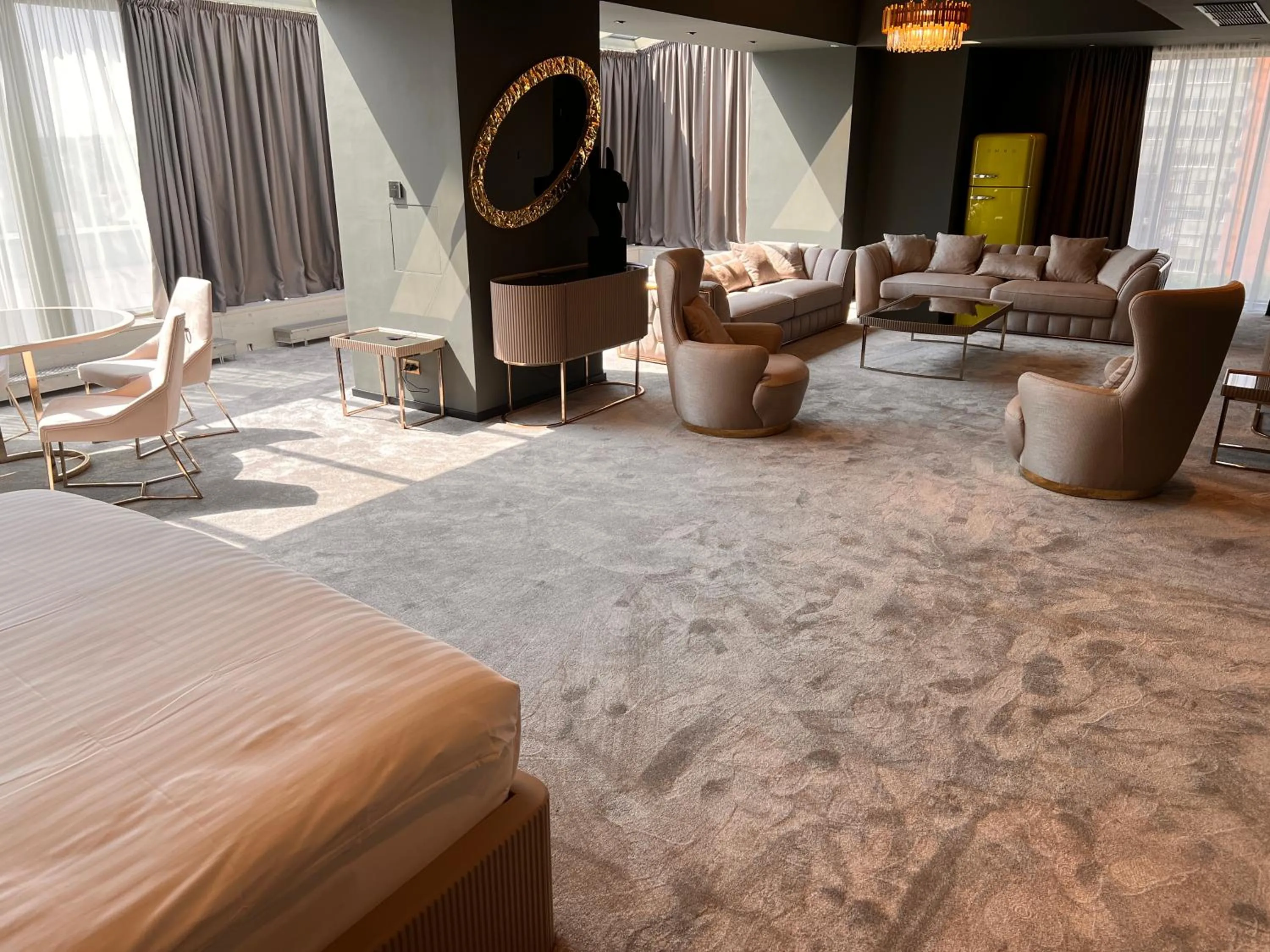 Seating area in Mercure Timisoara