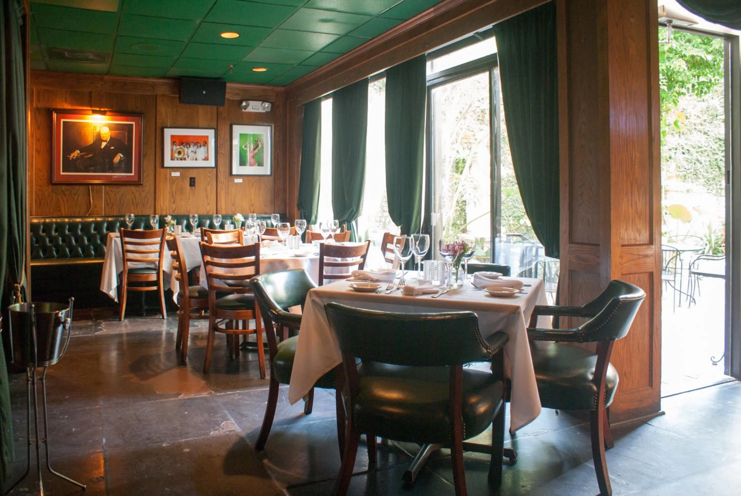 Restaurant/places to eat in Prince Conti Hotel