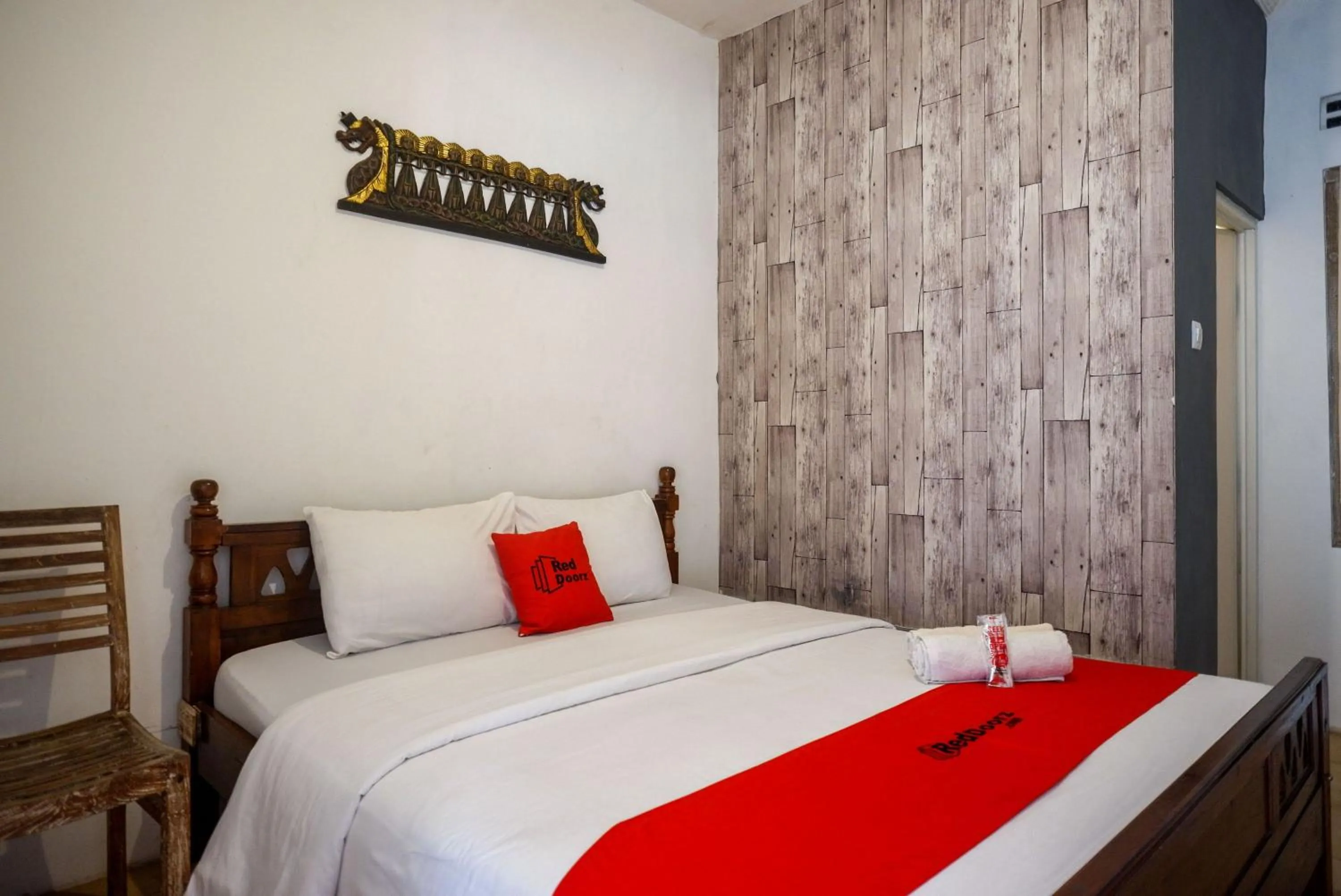 Bedroom, Bed in RedDoorz near Plengkung Gading 2