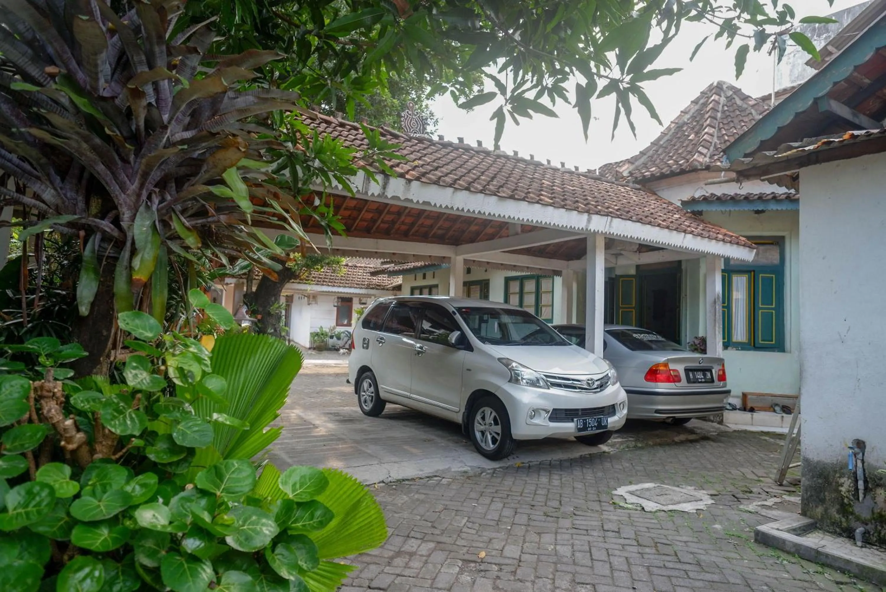 Parking in RedDoorz near Plengkung Gading 2