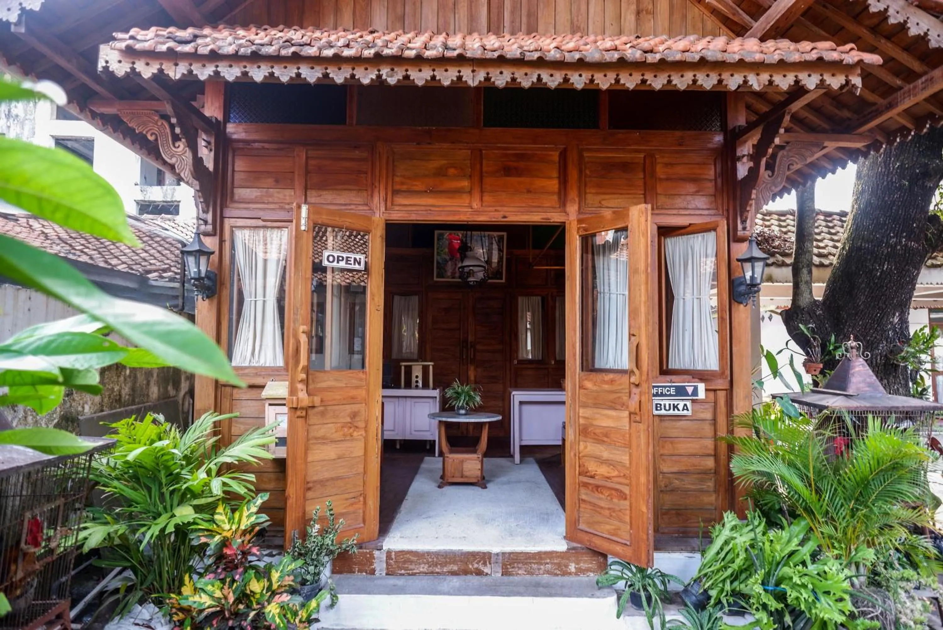 Property building in RedDoorz near Plengkung Gading 2