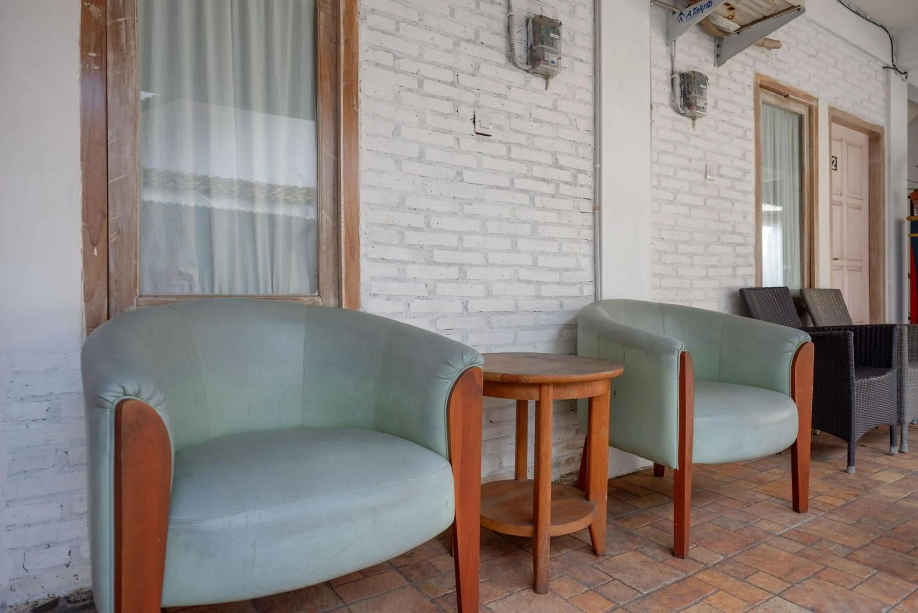 Seating area in RedDoorz near Plengkung Gading 2