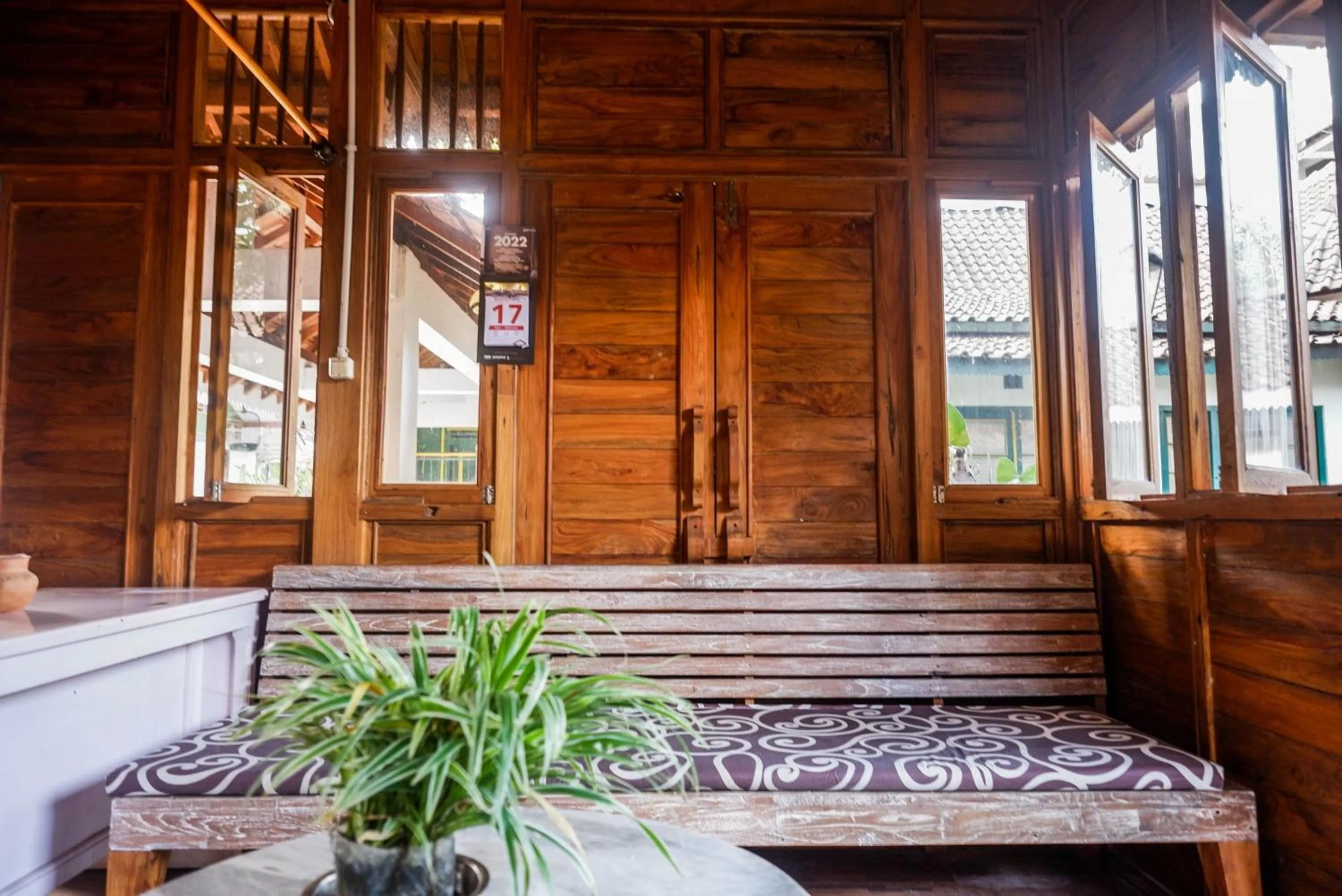 Seating area in RedDoorz near Plengkung Gading 2