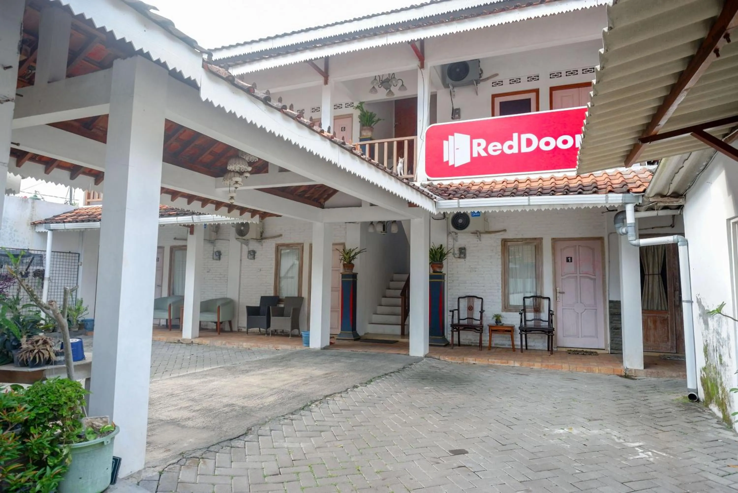 Property building in RedDoorz near Plengkung Gading 2