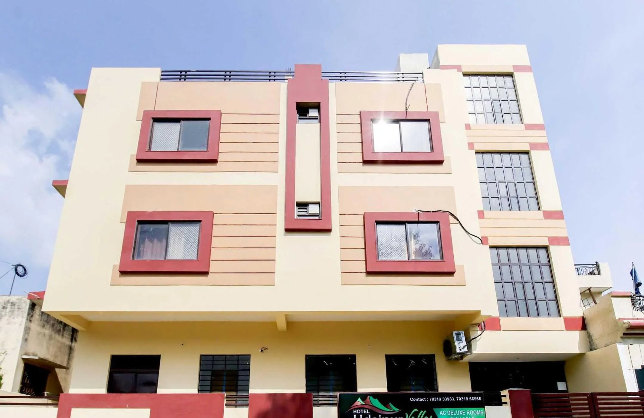 Facade/entrance in Hotel O Udaipur Valley