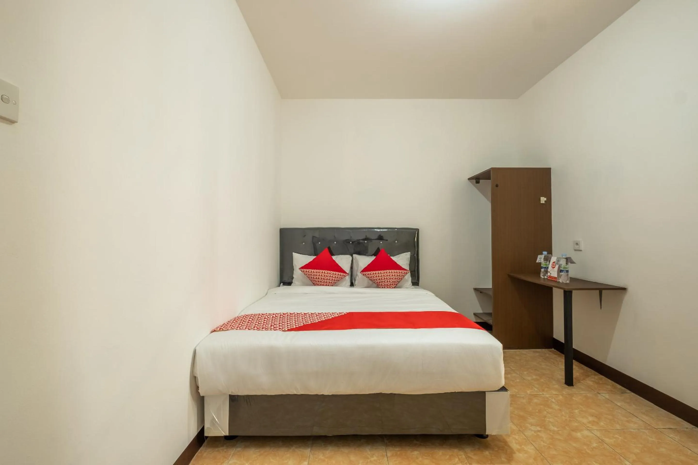 Bedroom in Super OYO 1460 Anyelir Residence