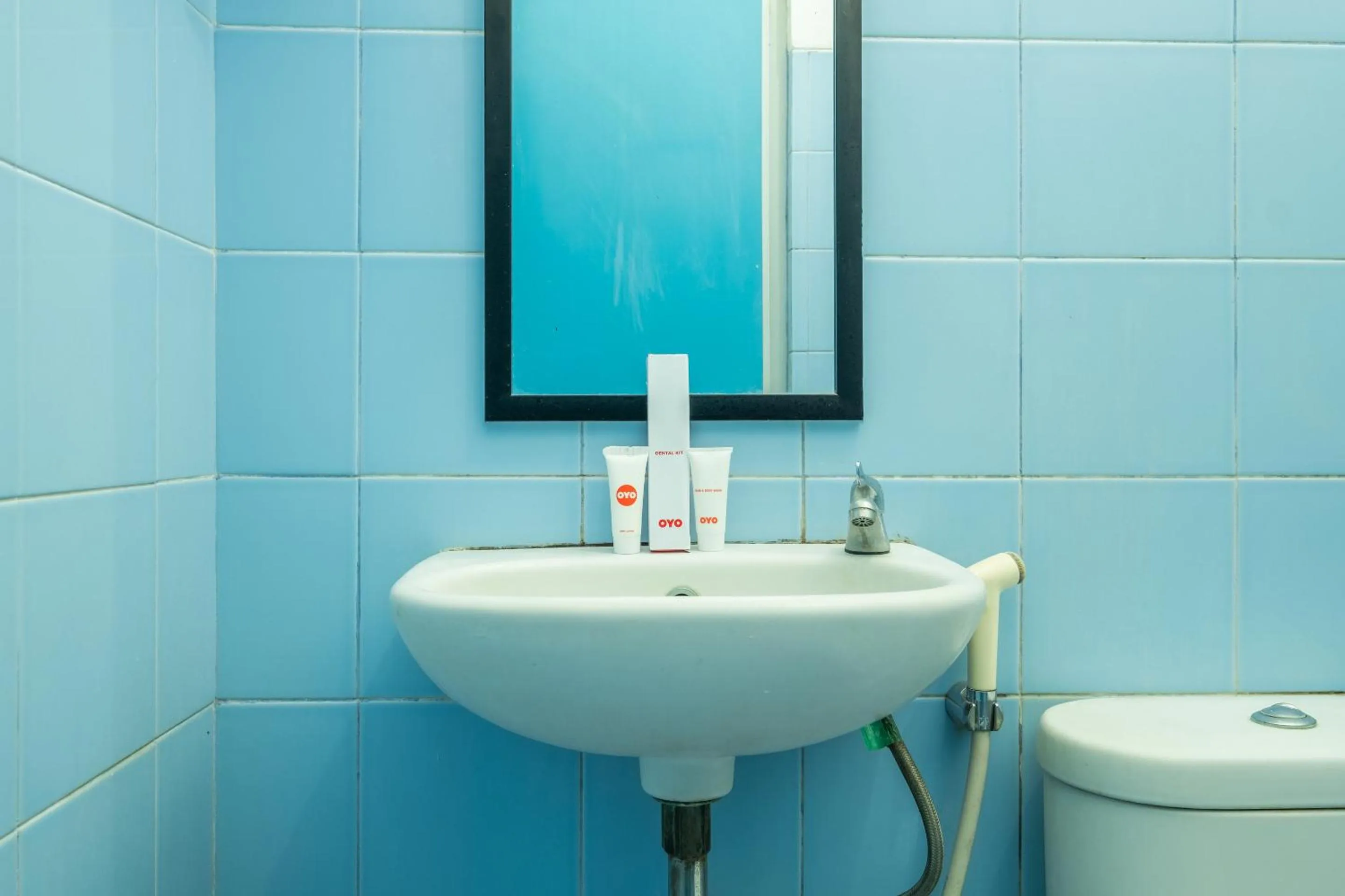 Bathroom in Super OYO 1460 Anyelir Residence