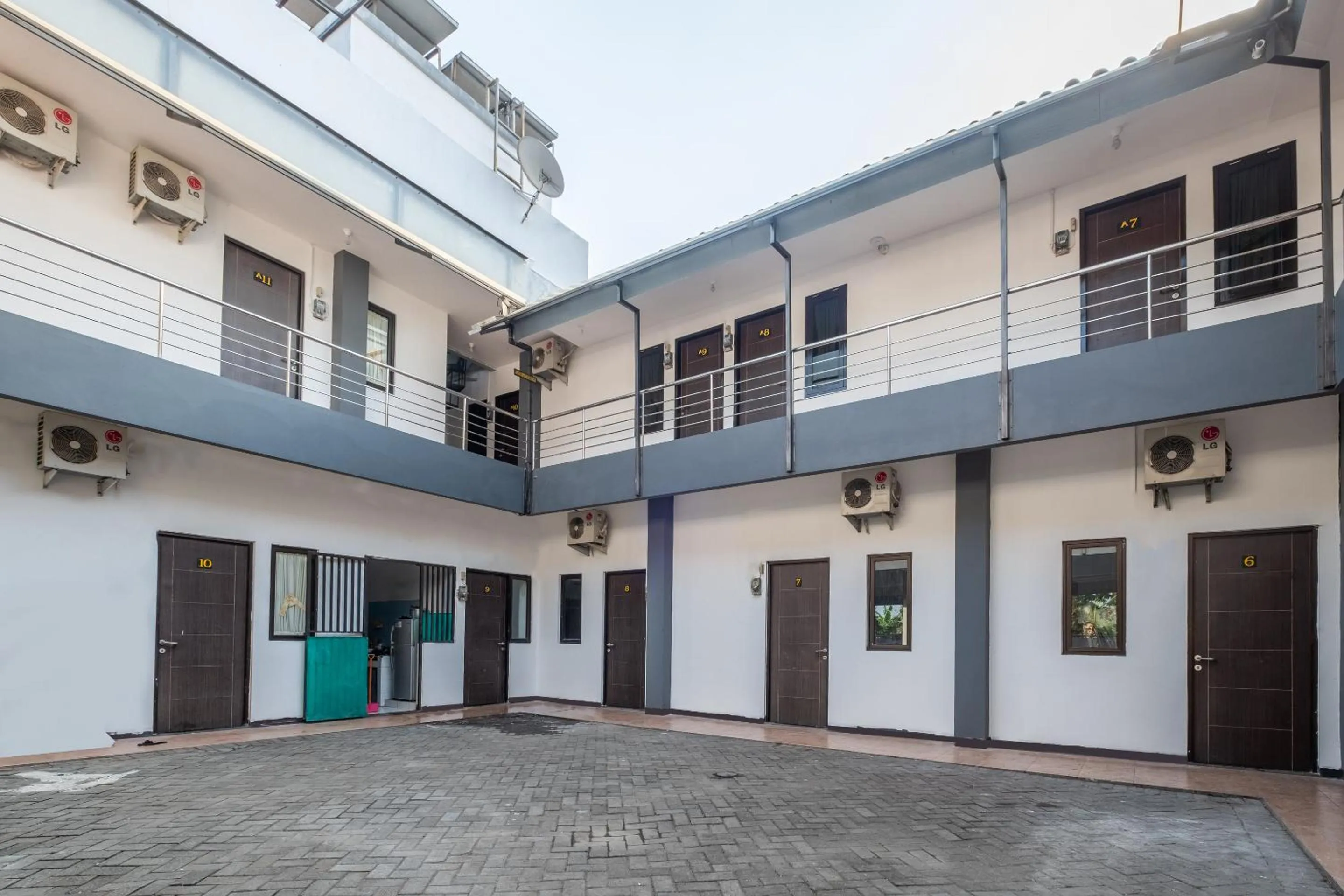 Property Building in Super OYO 1460 Anyelir Residence