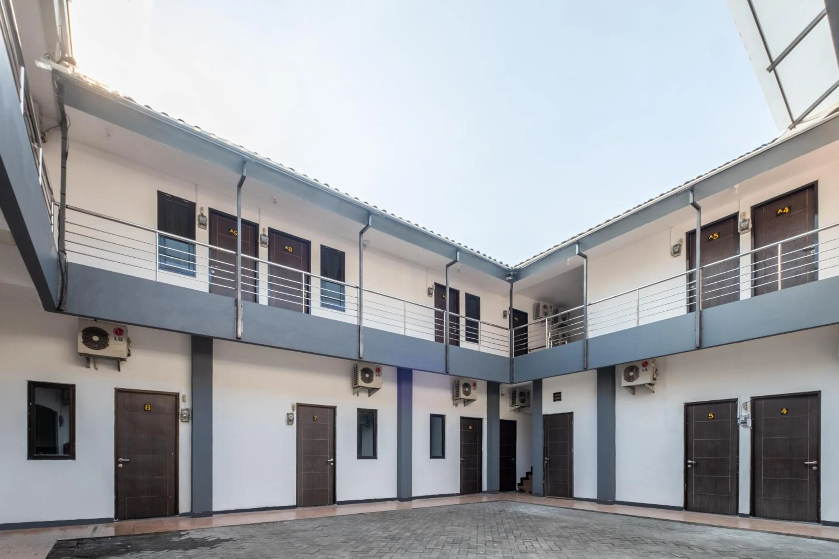 Property Building in Super OYO 1460 Anyelir Residence