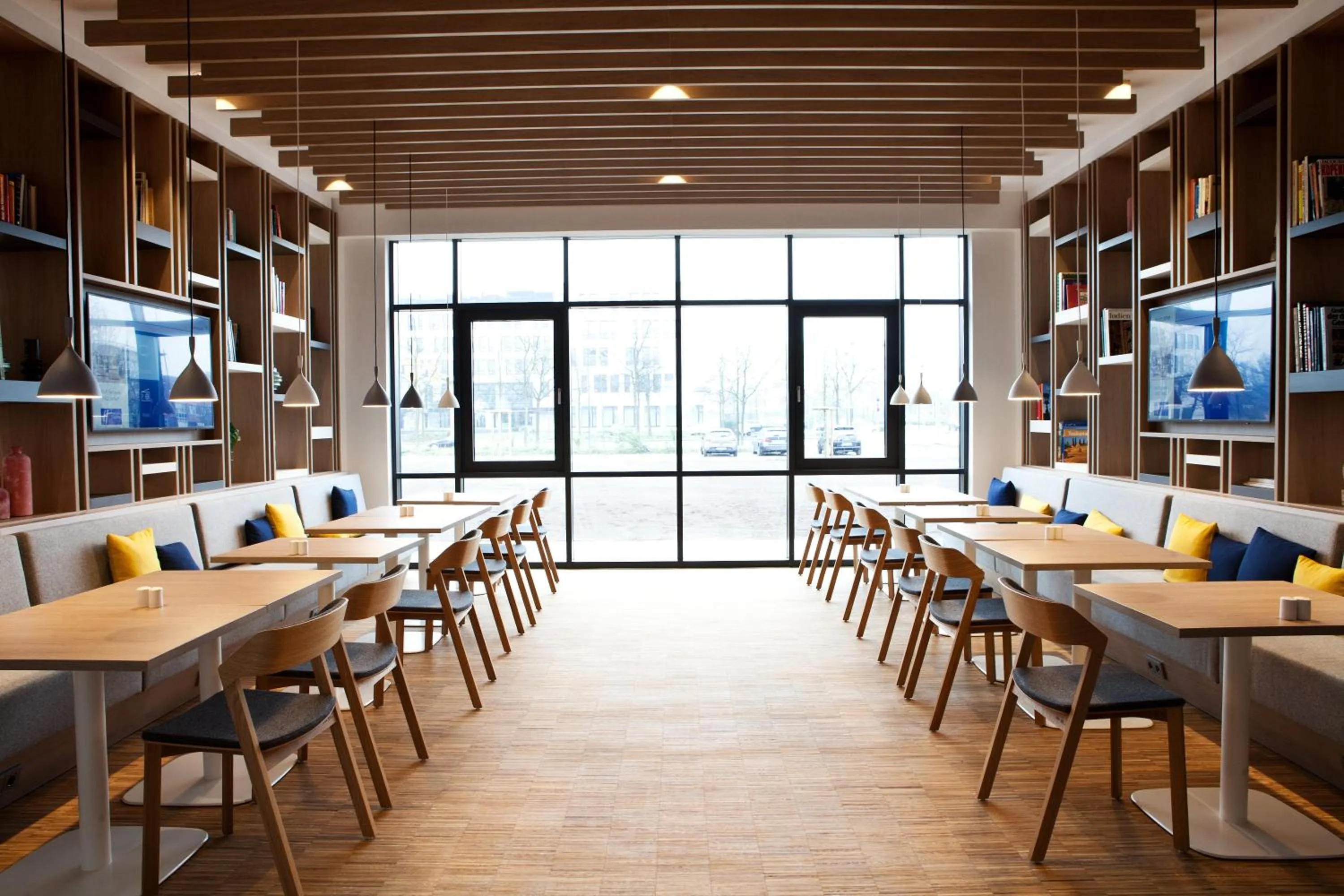 TV and multimedia in Holiday Inn Express - Kaiserslautern by IHG