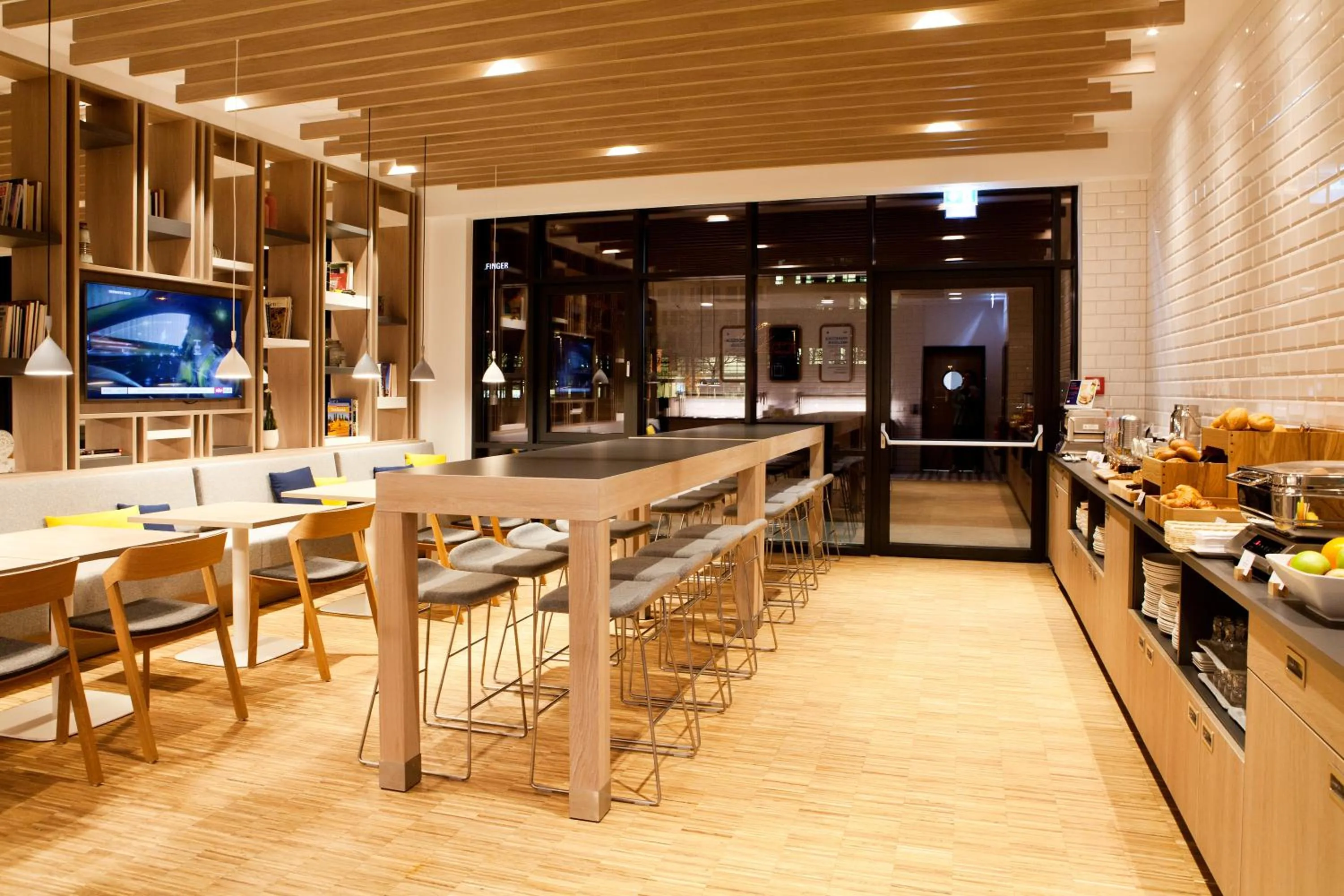 Food and drinks in Holiday Inn Express - Kaiserslautern by IHG
