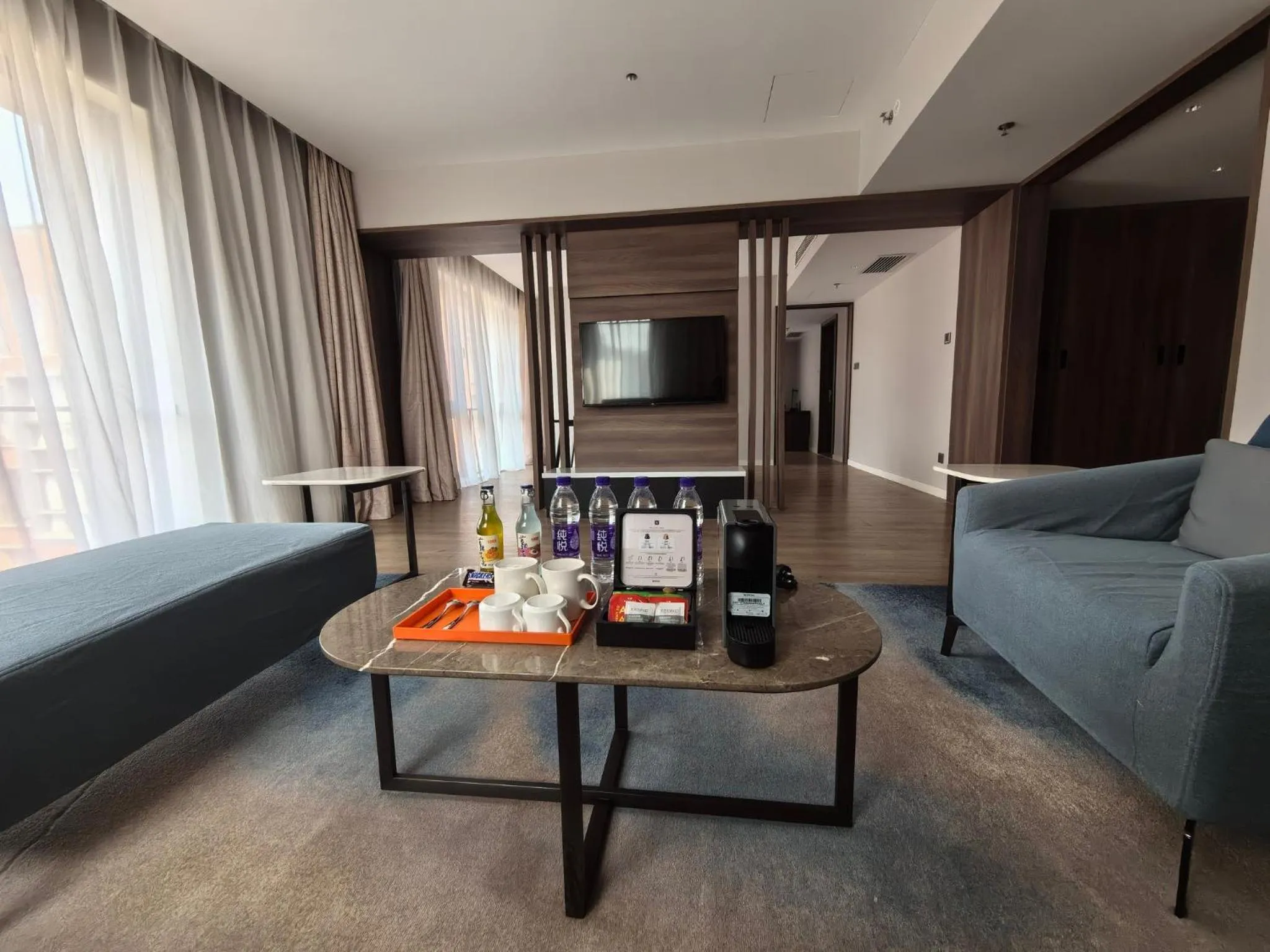 Photo of the whole room in Holiday Inn Express Beijing Shijingshan Lakeview by IHG