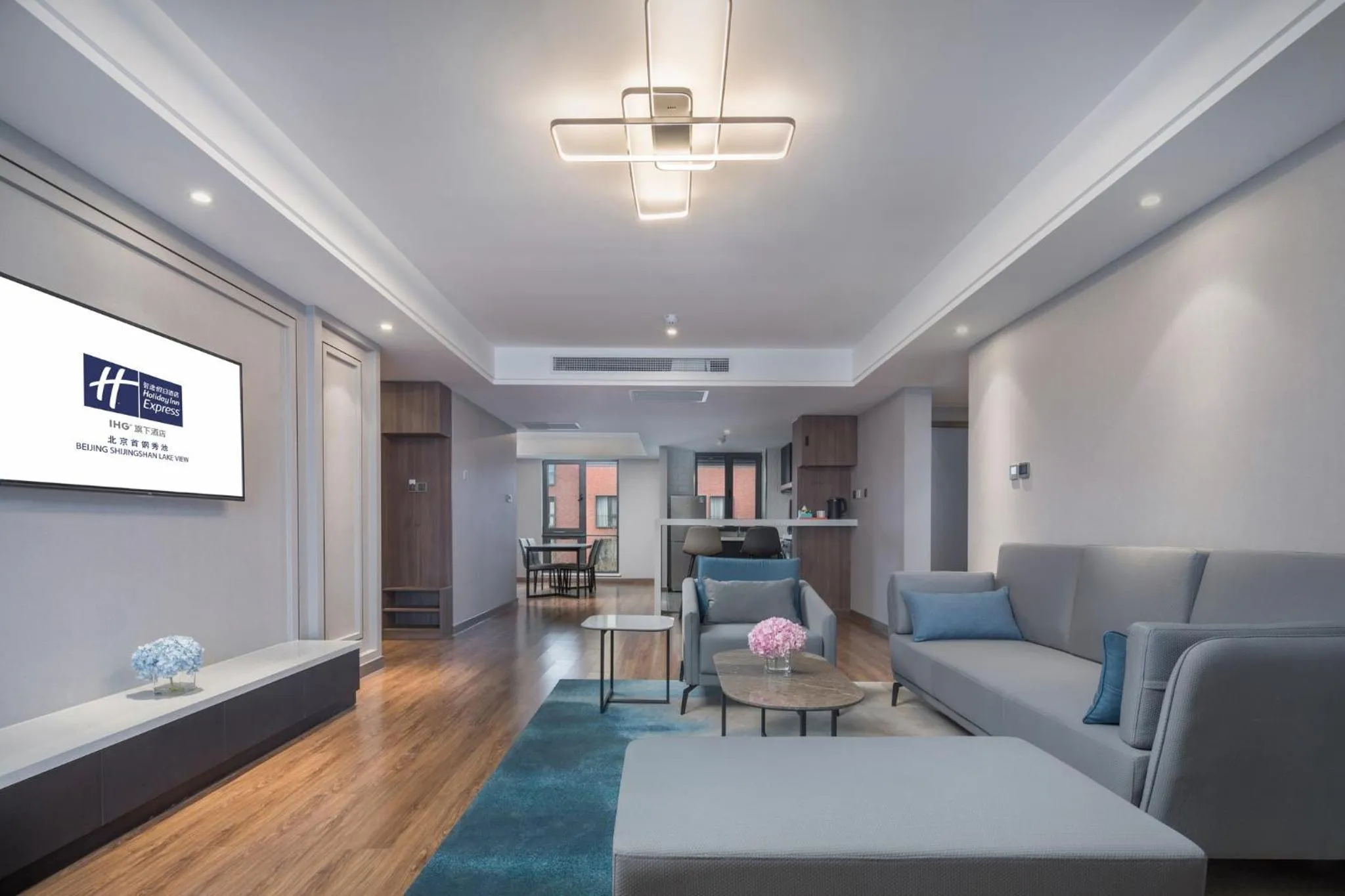 Photo of the whole room in Holiday Inn Express Beijing Shijingshan Lakeview by IHG