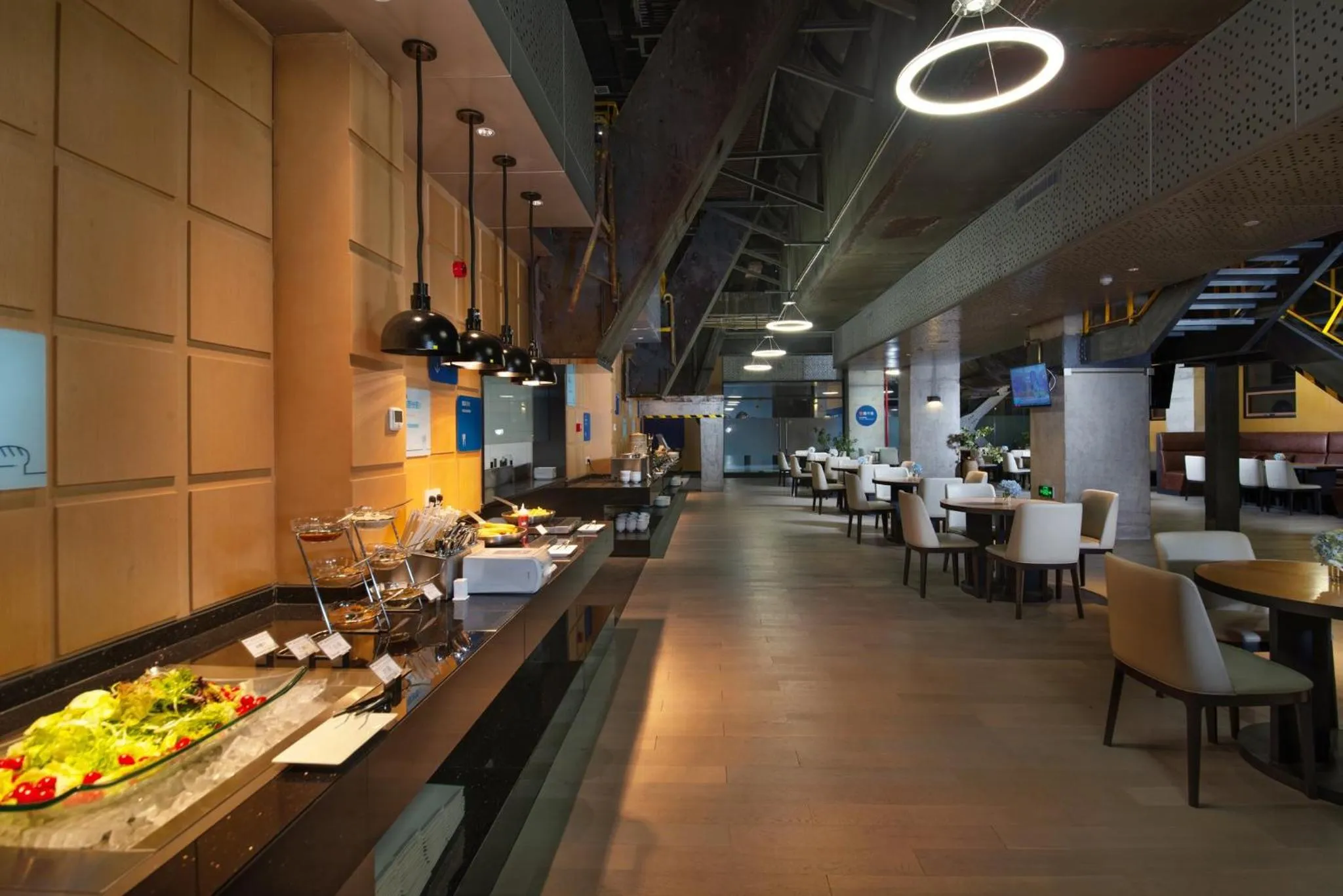 Restaurant/places to eat in Holiday Inn Express Beijing Shijingshan Lakeview by IHG