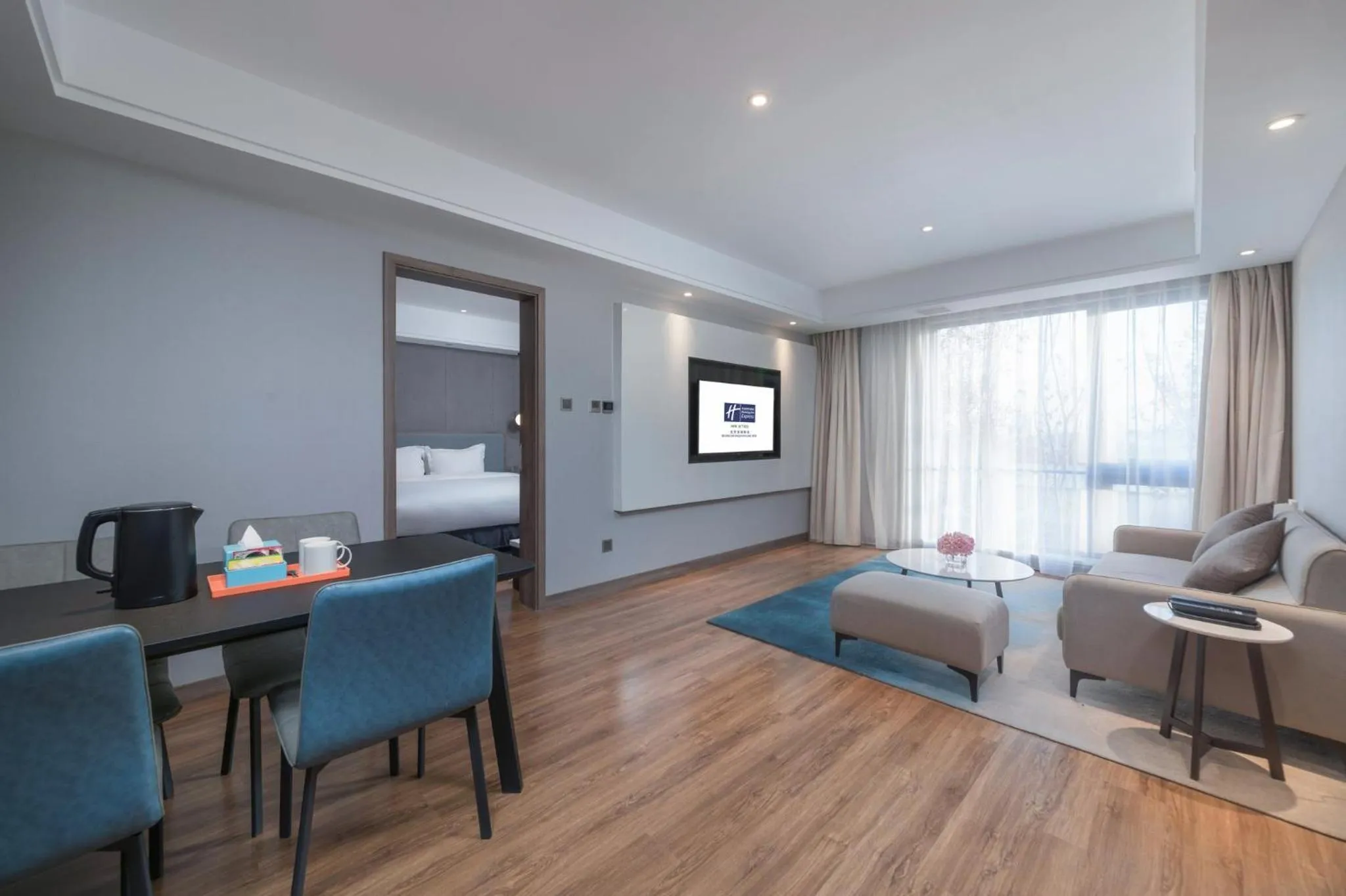 Photo of the whole room in Holiday Inn Express Beijing Shijingshan Lakeview by IHG