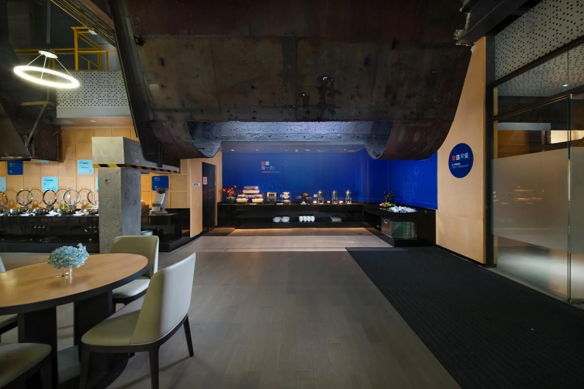 Restaurant/places to eat in Holiday Inn Express Beijing Shijingshan Lakeview by IHG