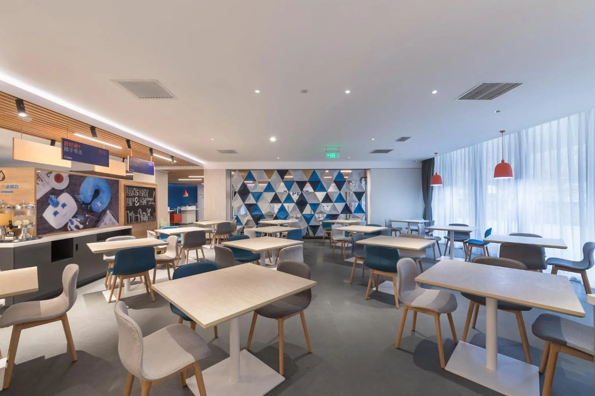 Restaurant/places to eat in Holiday Inn Express Beijing Shijingshan Lakeview by IHG