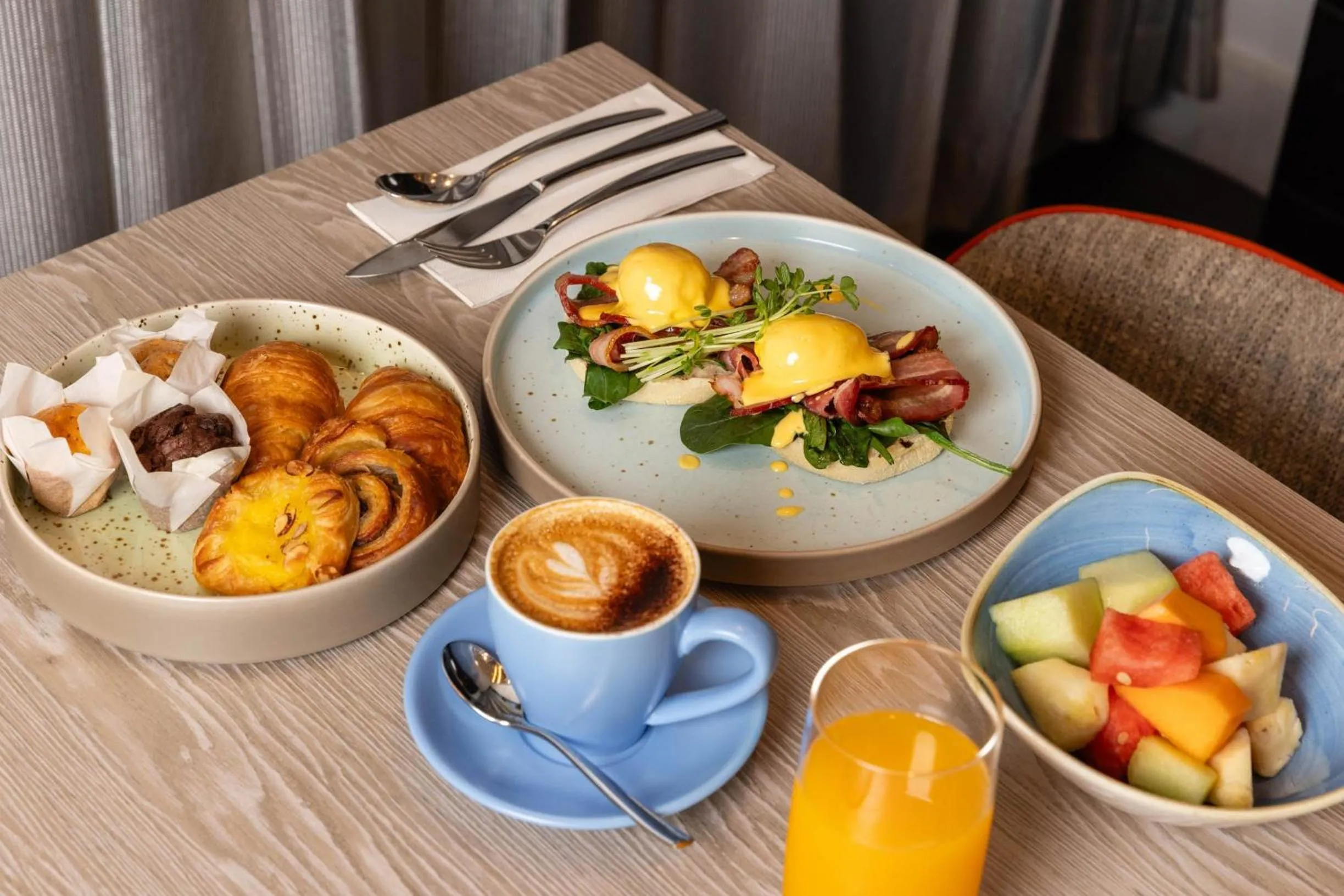 Restaurant/places to eat in Crowne Plaza Sydney Darling Harbour by IHG